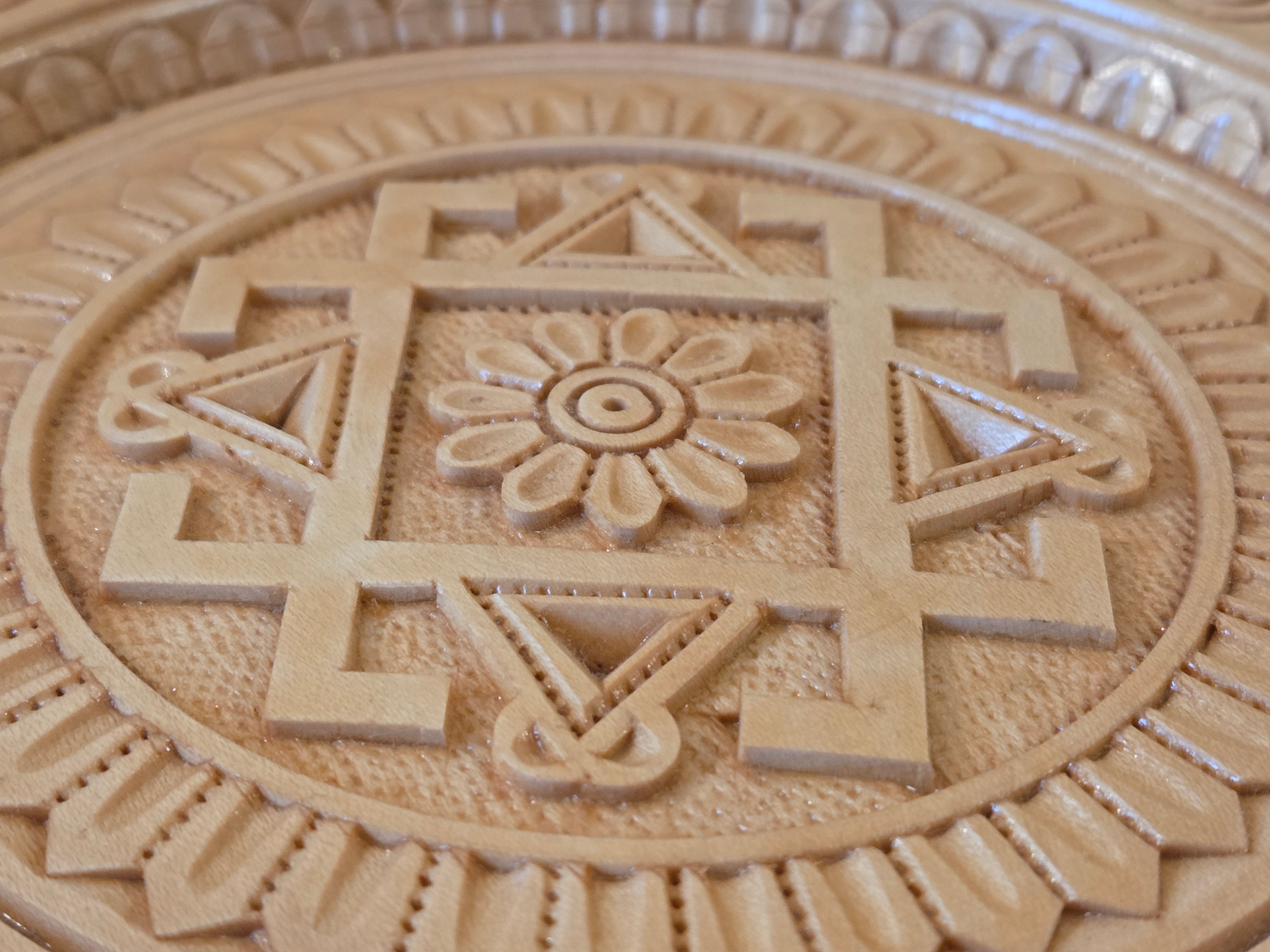 Hand-carved wooden wall plate 24.5 cm, folk art - photo 3