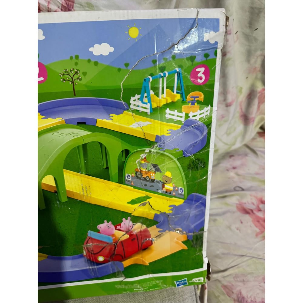 Peppa Pig All Around Peppa’s Town Playset - photo 2