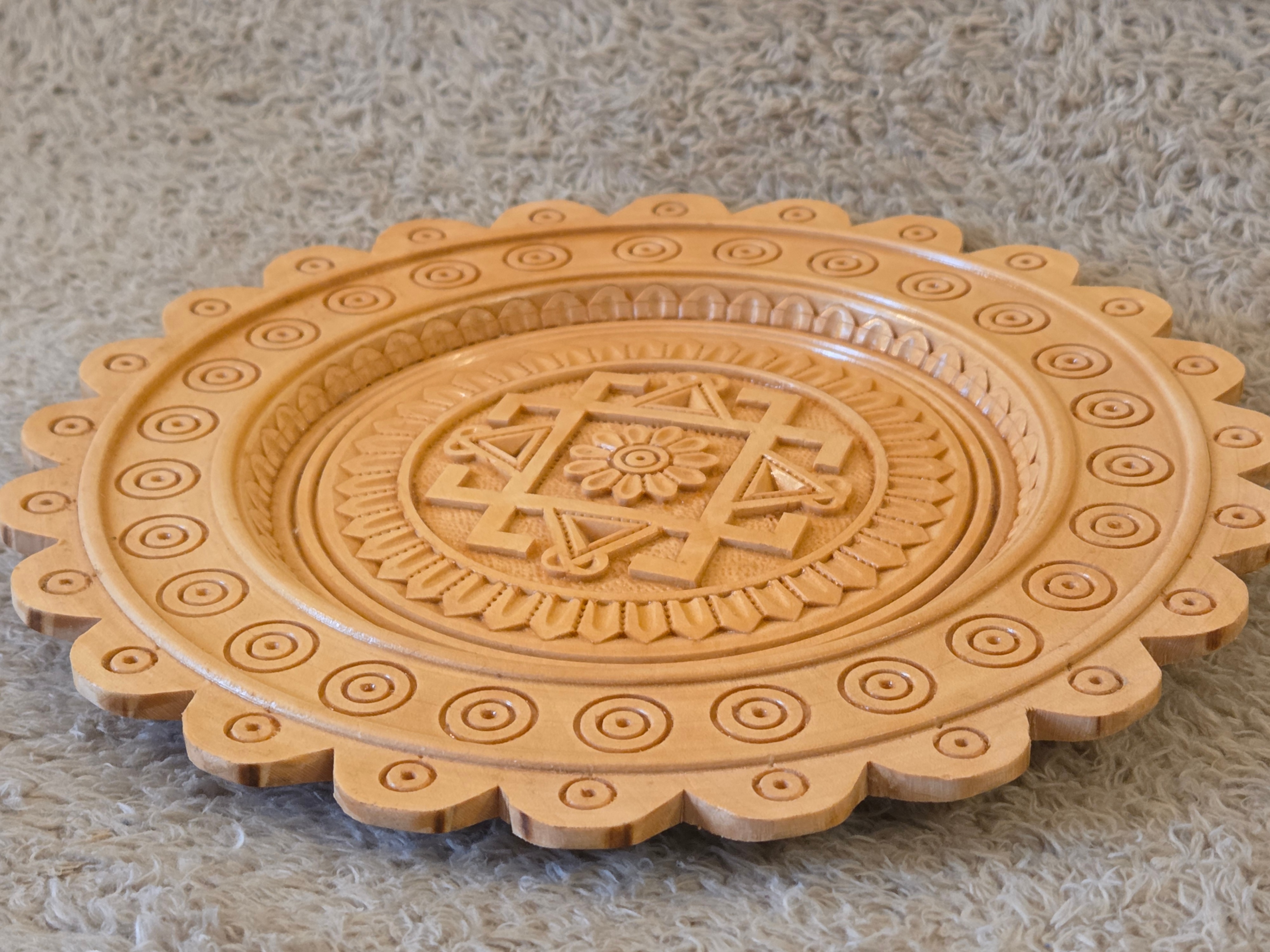 Hand-carved wooden wall plate 24.5 cm, folk art - photo 4