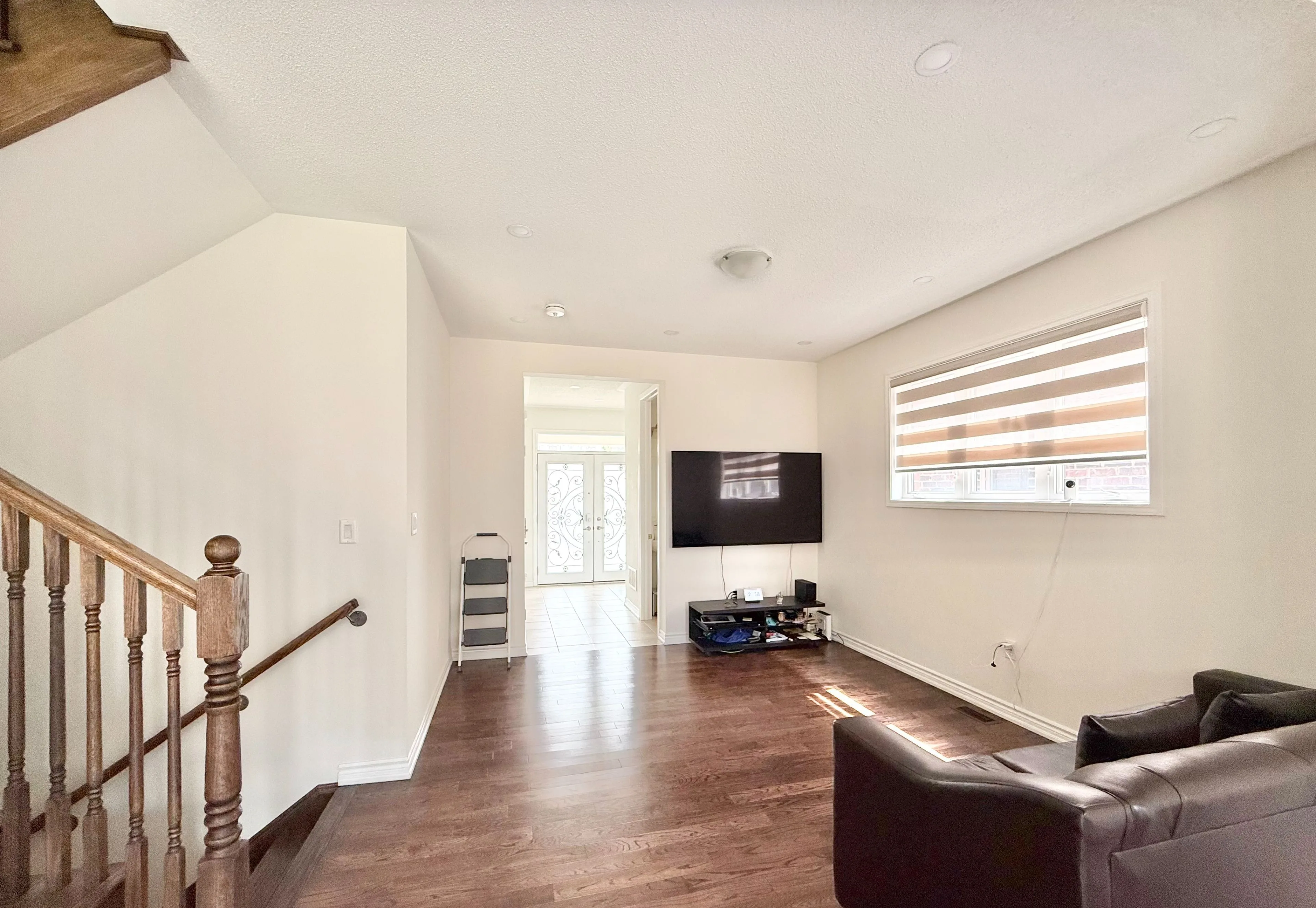 3 Bedroom 2.5 bath 3 Parking image indicator(7)