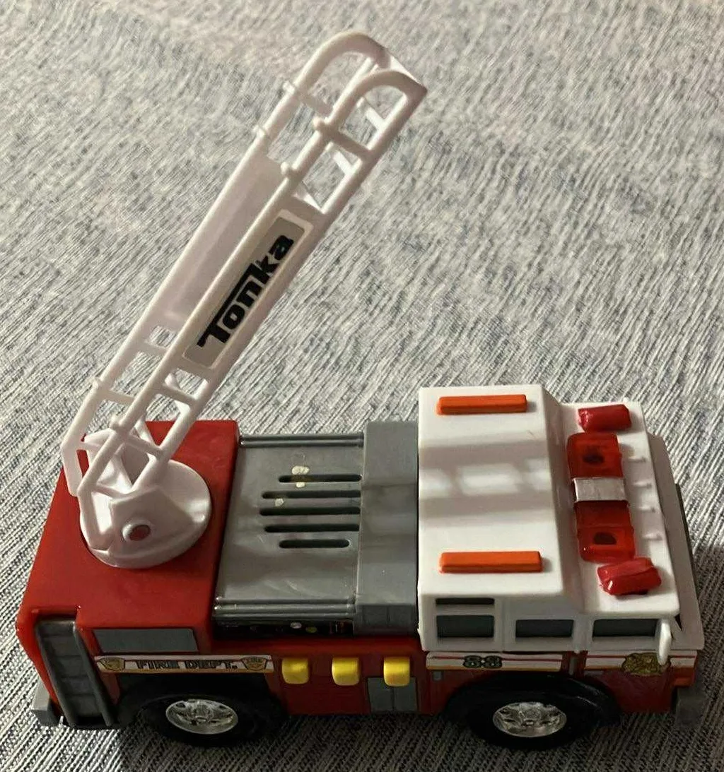 Tonka Toughest Minis Fire Truck (lights up and makes sounds) -5"