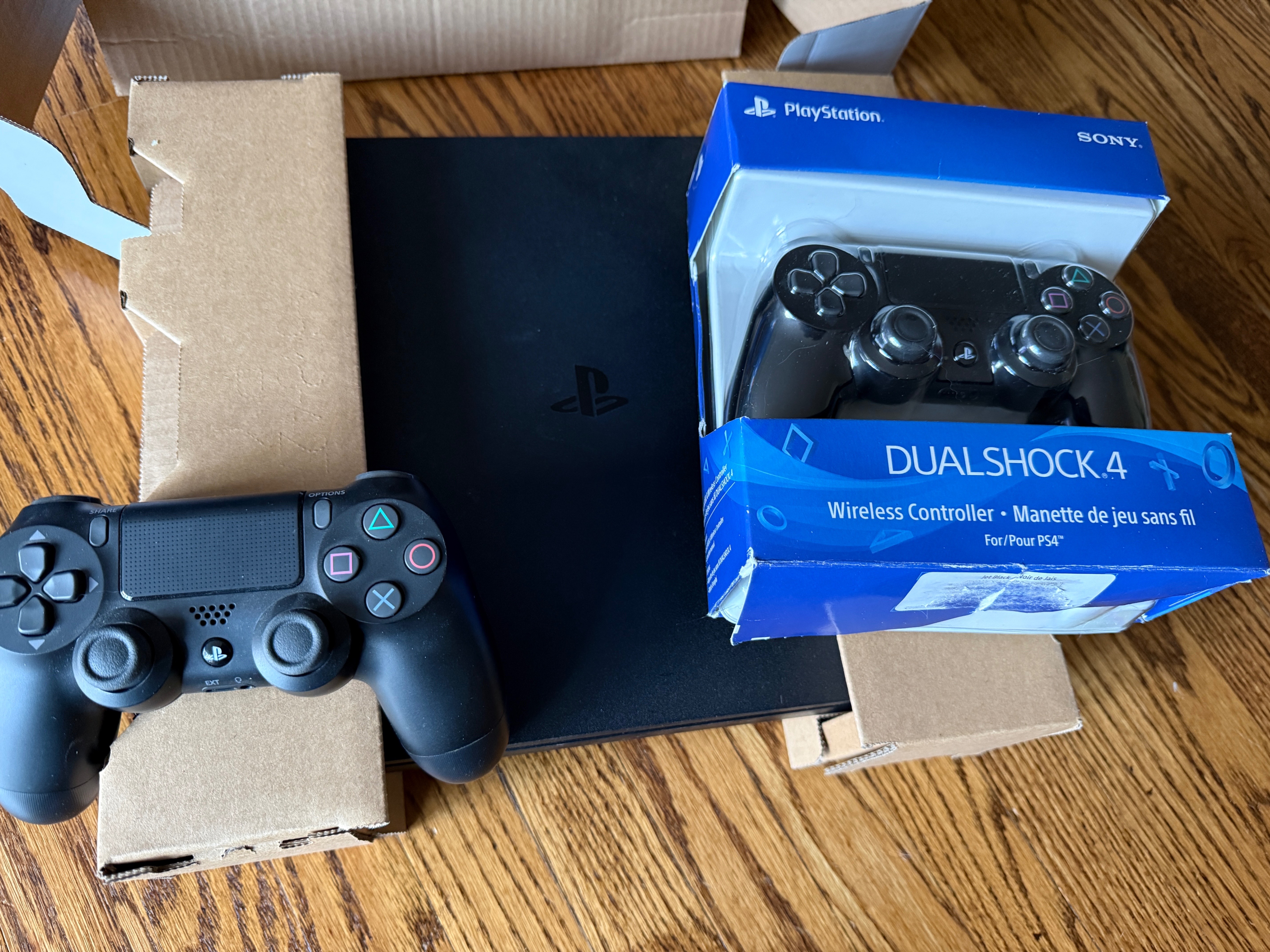 Sony PlayStation 4 (PS4) 1TB NHL 18 Bundle + Extras - photo 5