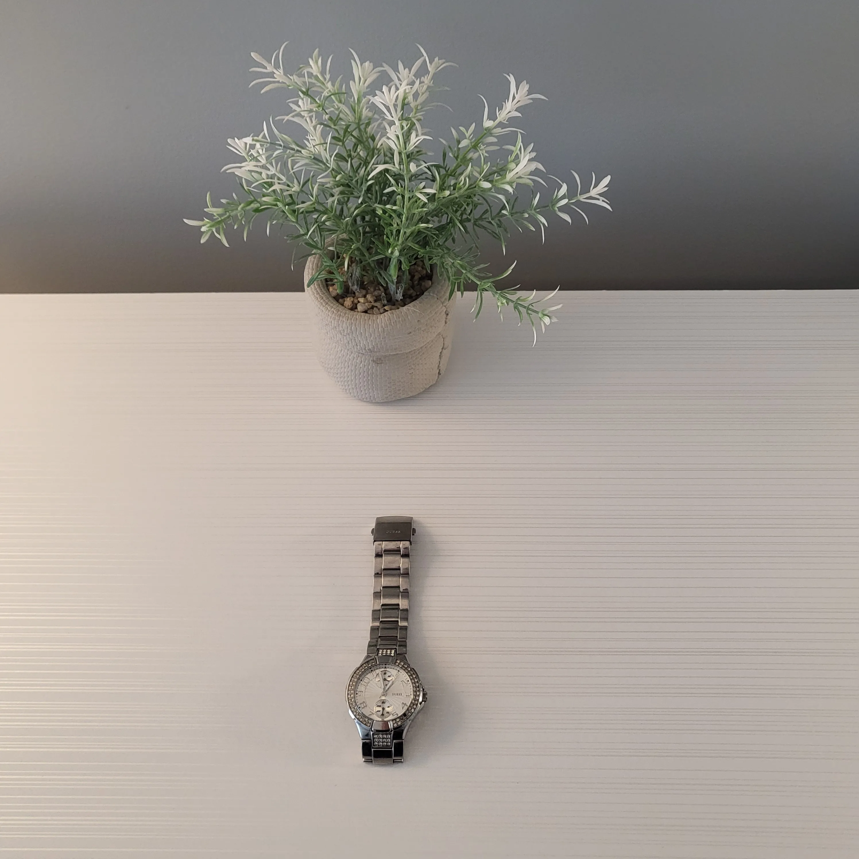 Gently Used! Guess Silver Chronograph Watch - Quick Pickup!🚀 image indicator(2)