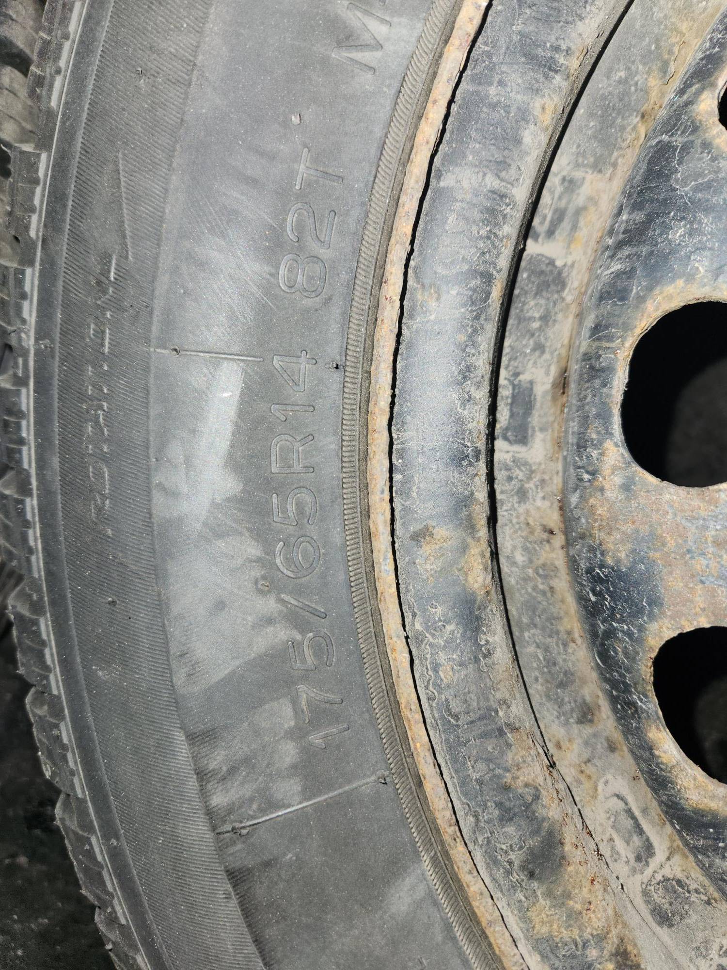 4 UNIROYAL TIGER PAW Winter Tires 175/65/14 with rims - photo 5