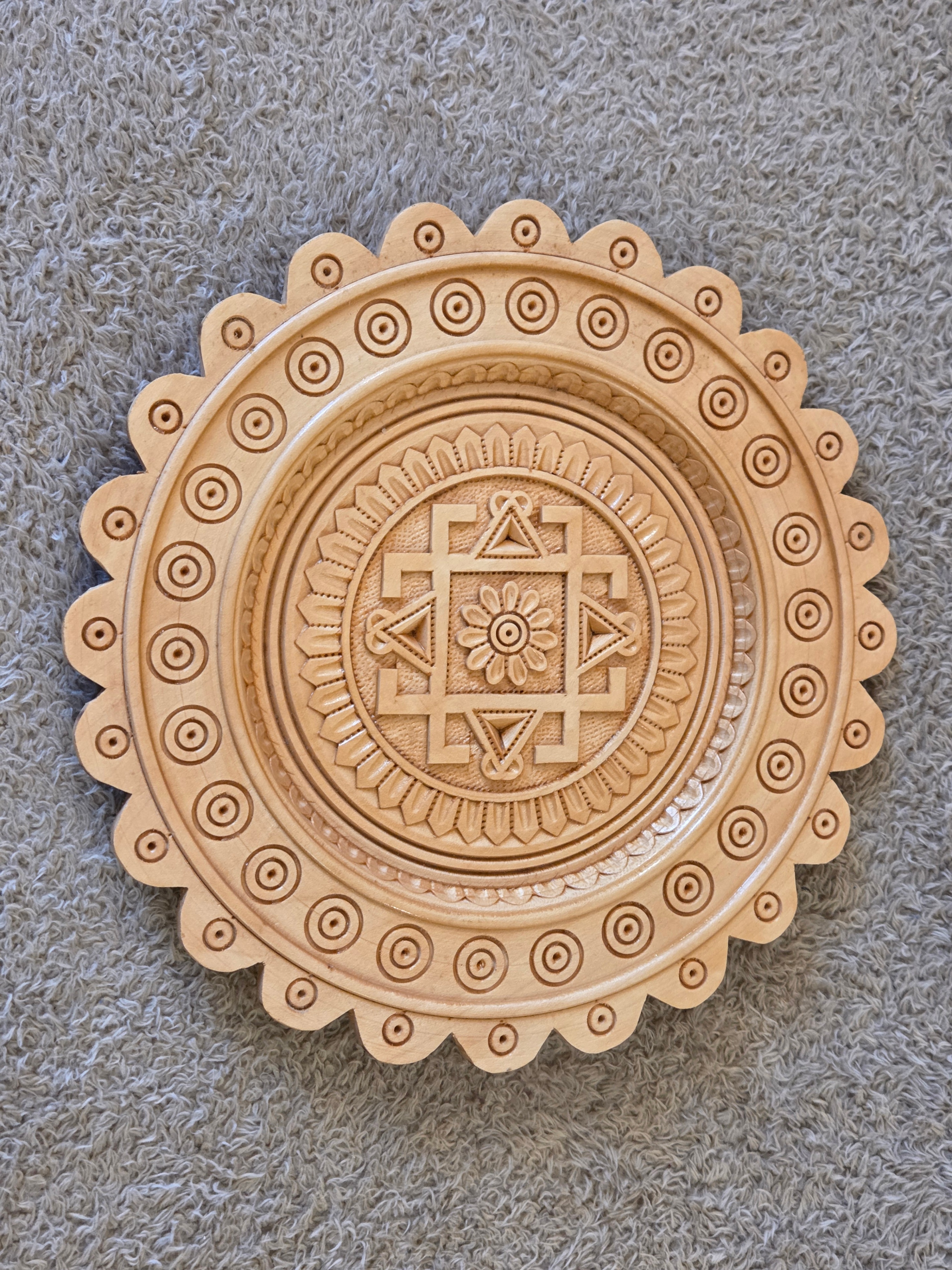 Hand-carved wooden wall plate 24.5 cm, folk art