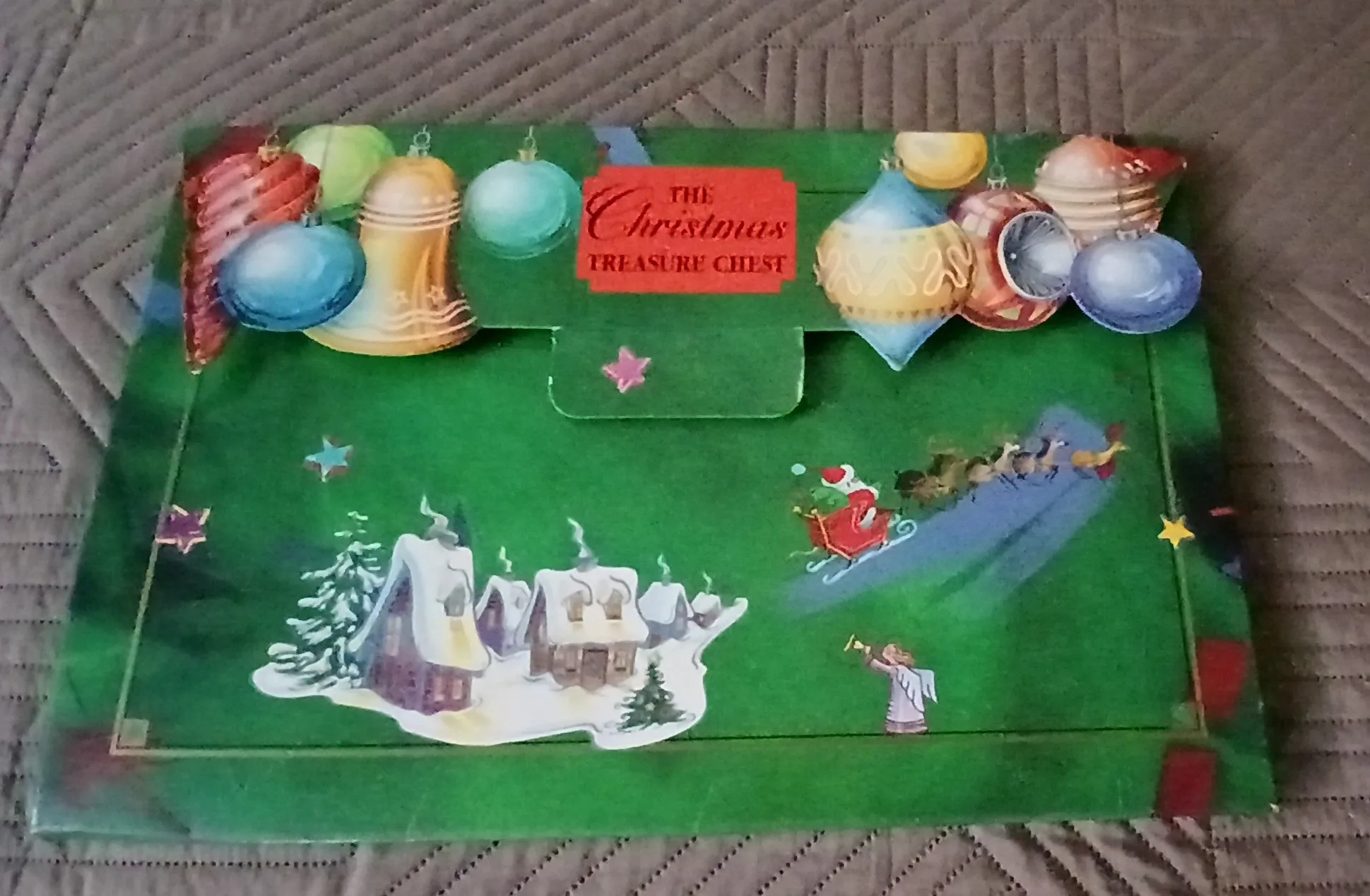 Christmas Treasure Chest of Large Books, image indicator(5)