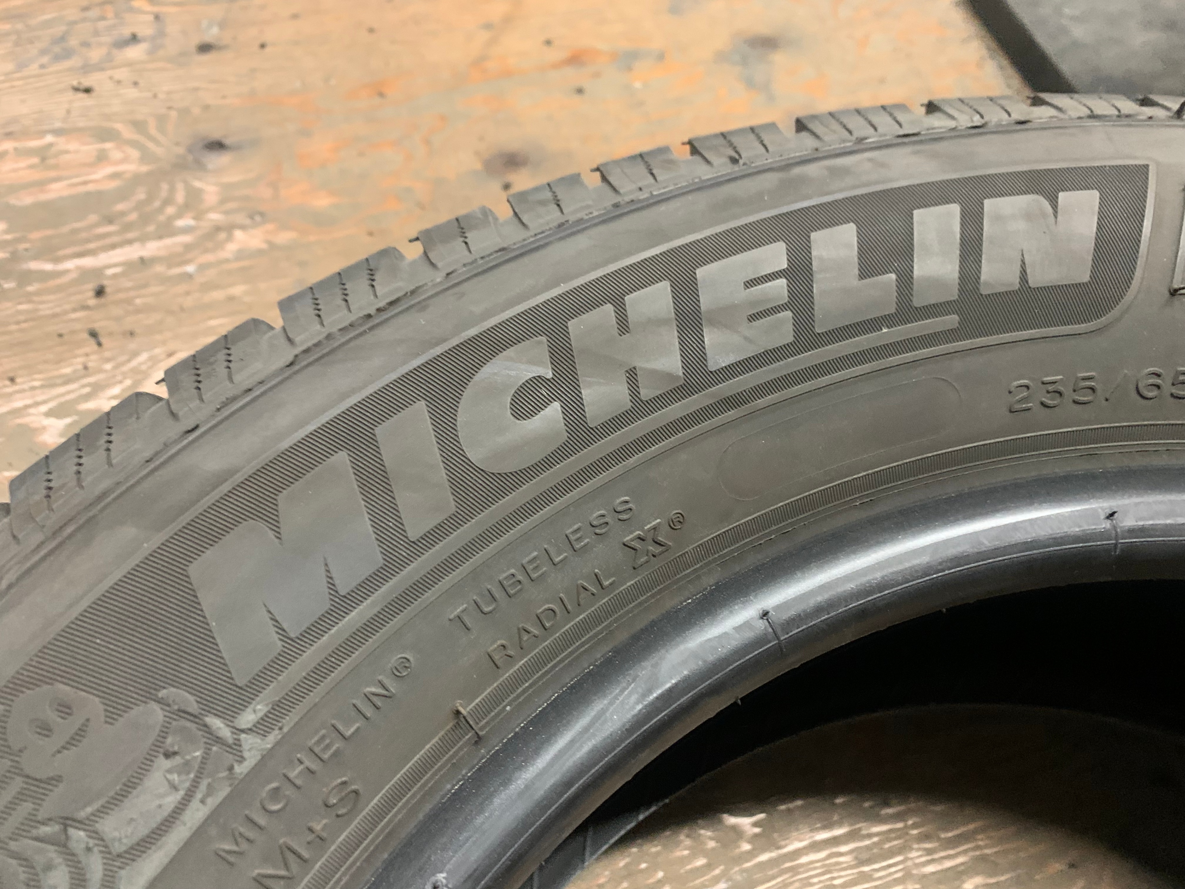 1 x single 235/65/17 M+S 104T Michelin Defender LTX M/S with 80% - photo 5