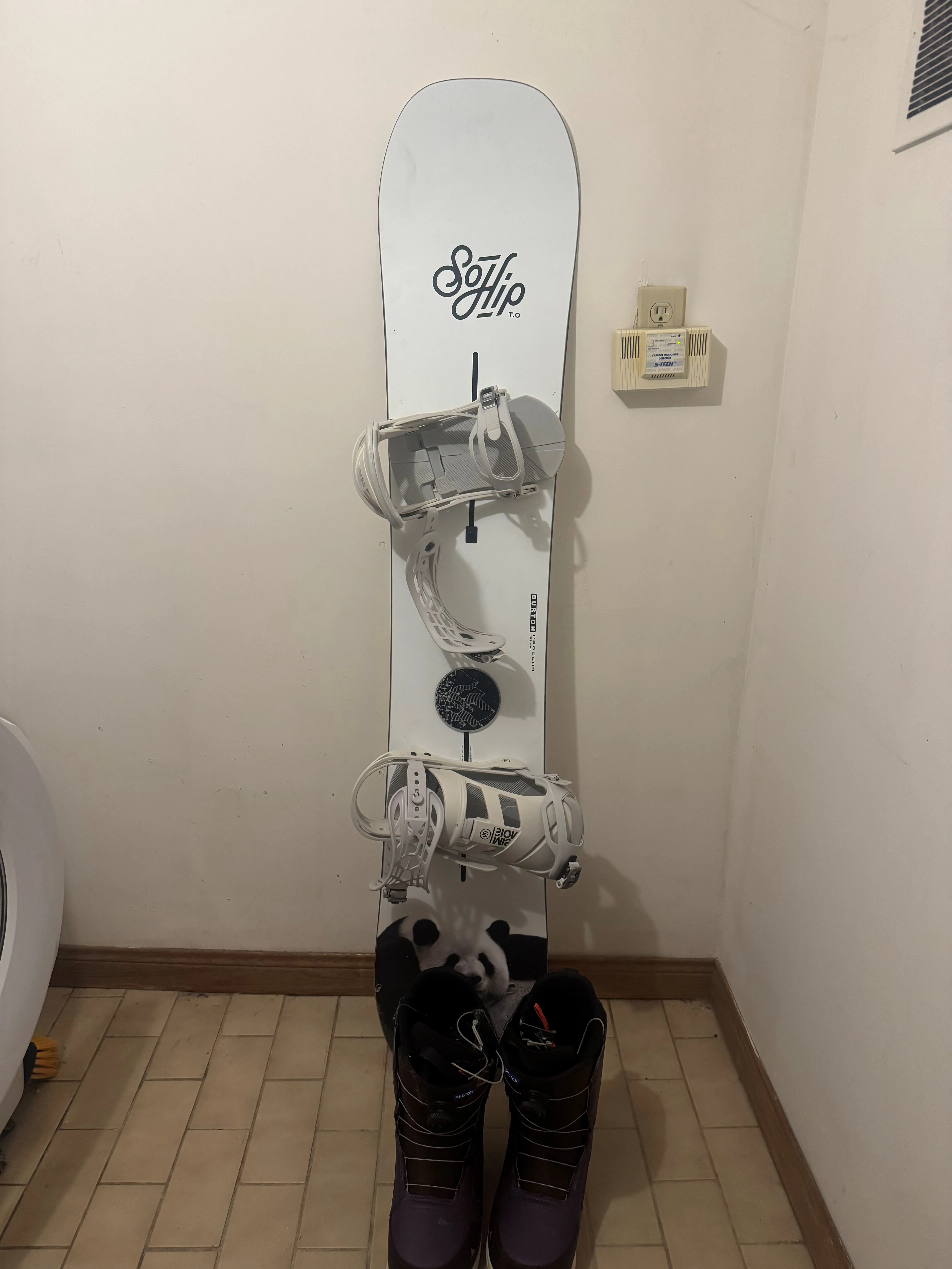 Burton W23 Snowboard 162W , bindings and boots