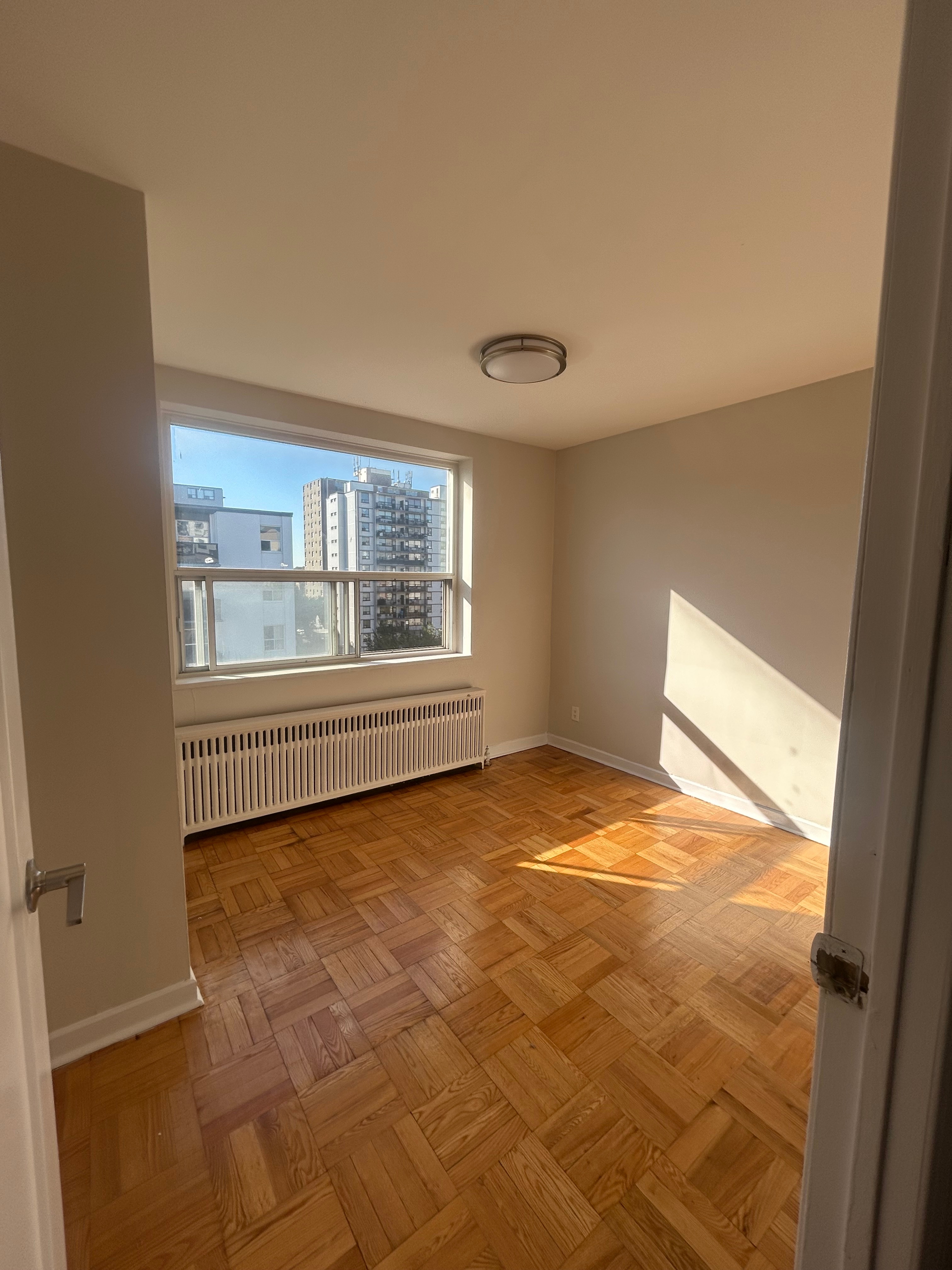 Large 2 Bedroom Suite - Feb 1 Occupancy! - photo 3