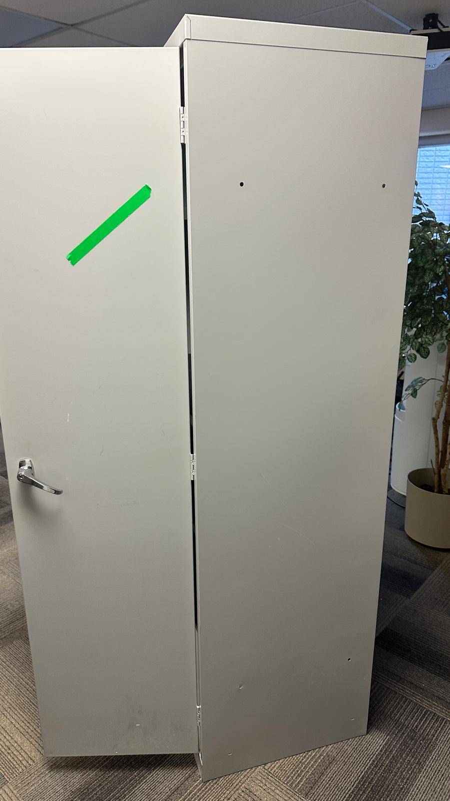 MOVING!!! Metal Storage Cabinet with Lock and key – Office - photo 2