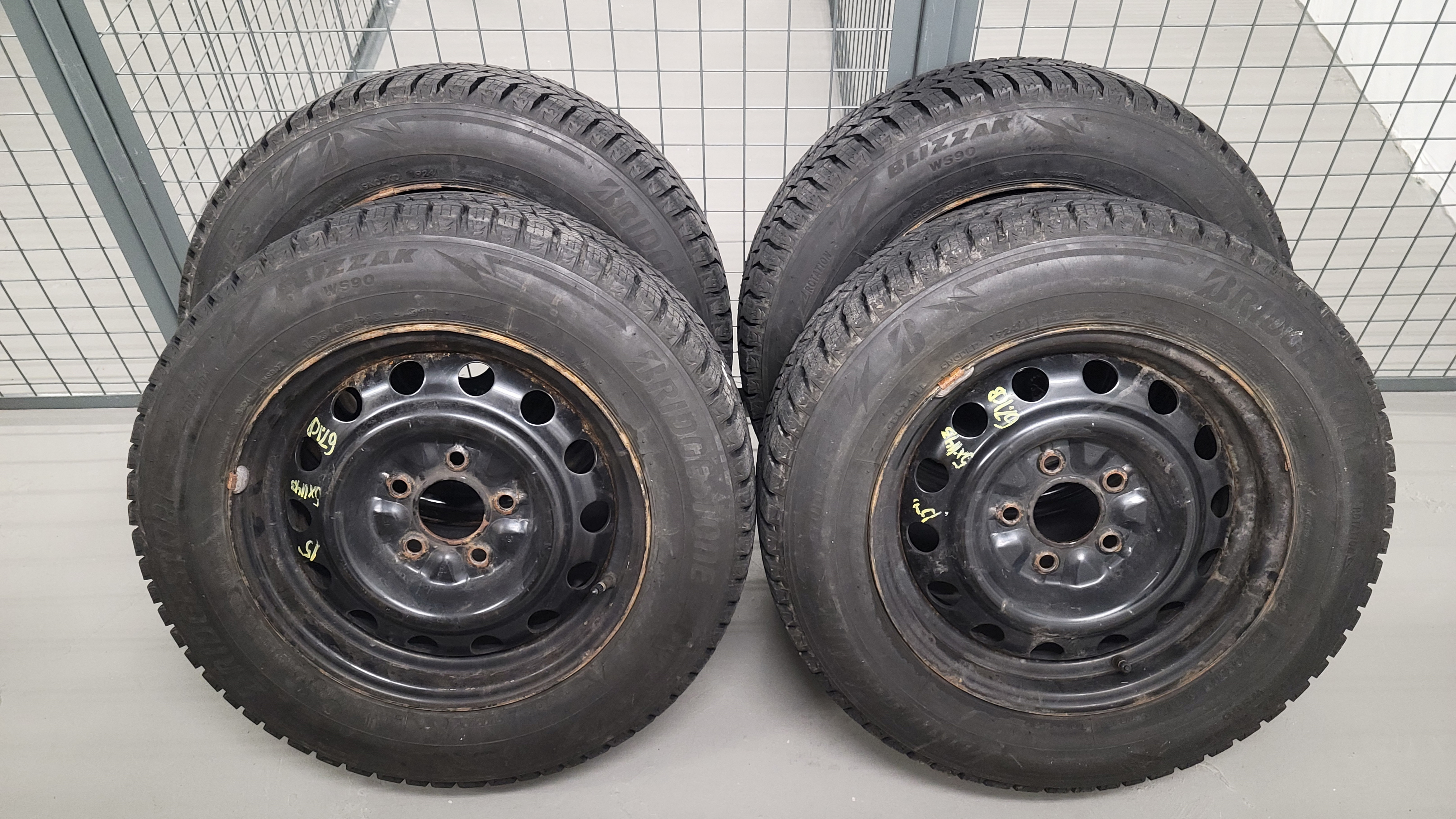 4 Bridgestone Blizzak 195/65/R15 Winter Tire & Rim - 1 Year old - photo 2