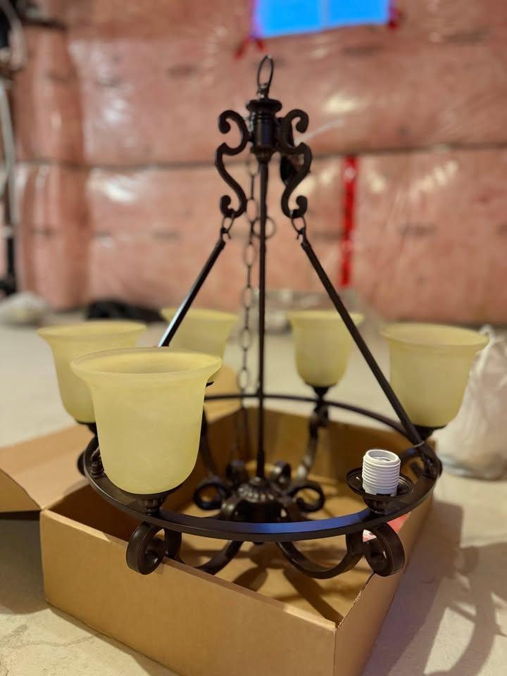 Two traditional chandeliers with glass shades - photo 4