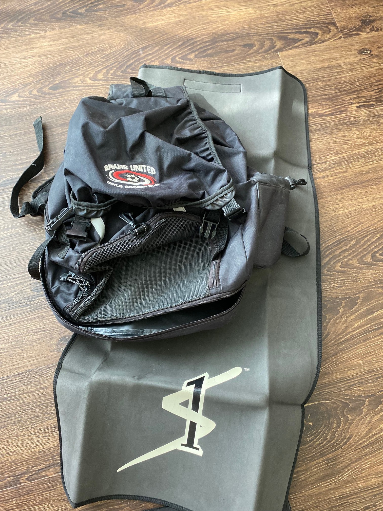 Brams United Soccer Bag with mat - photo 2