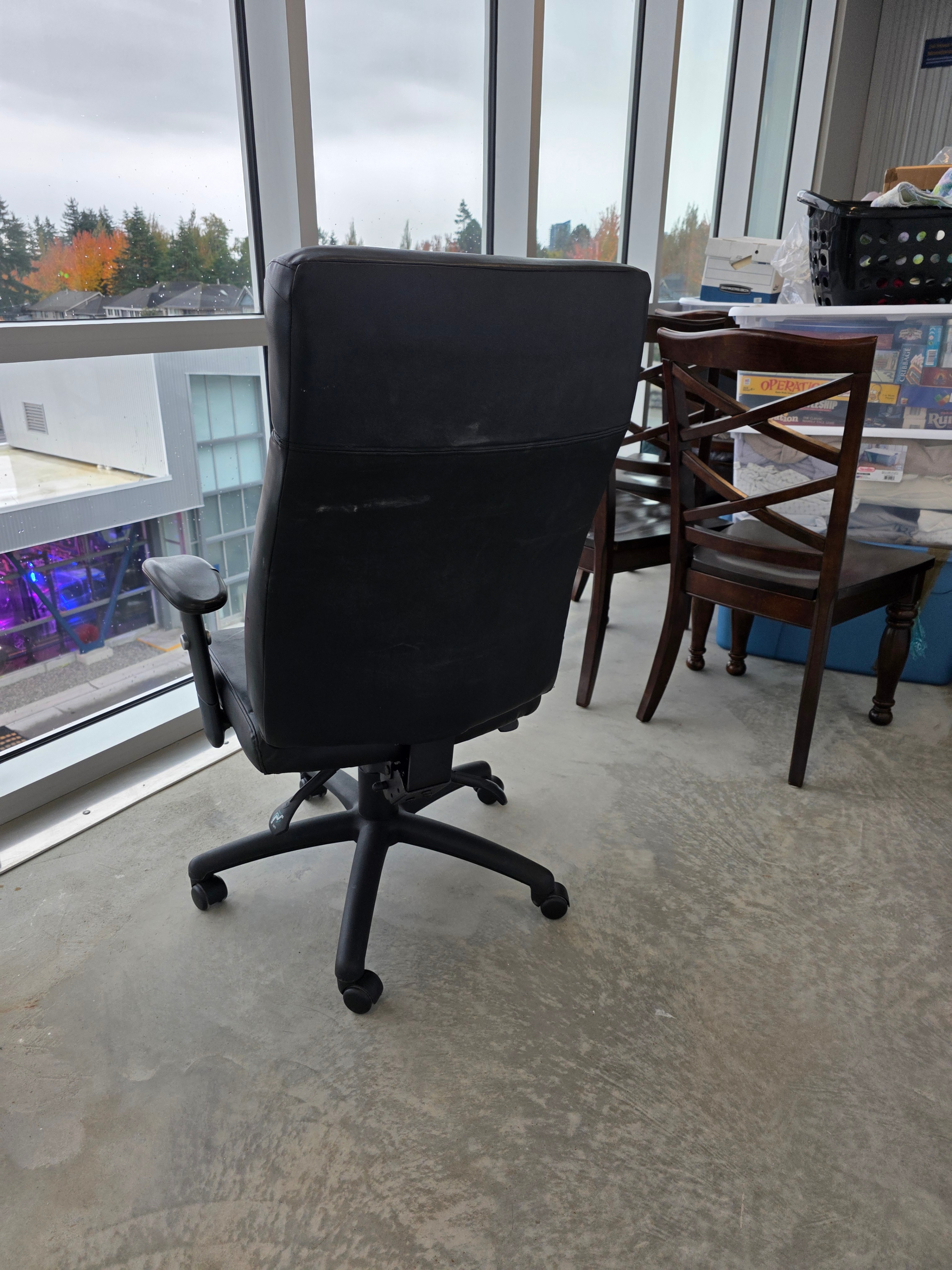 🪑 Executive-Size Black Leather Desk Chair – Adjustable - photo 2