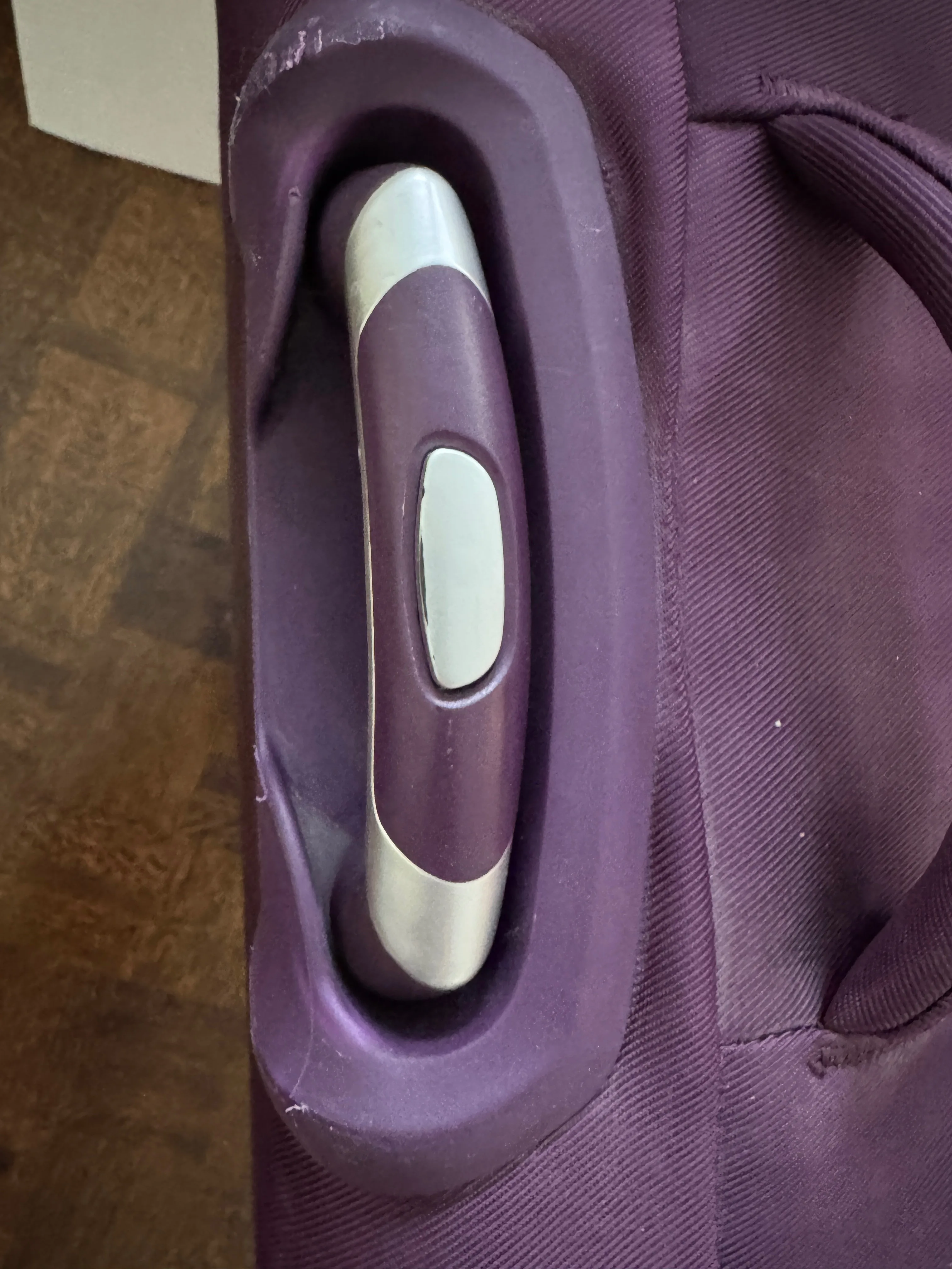 25" Medium Suitcase, great condition, ready for your next trip! image indicator(9)