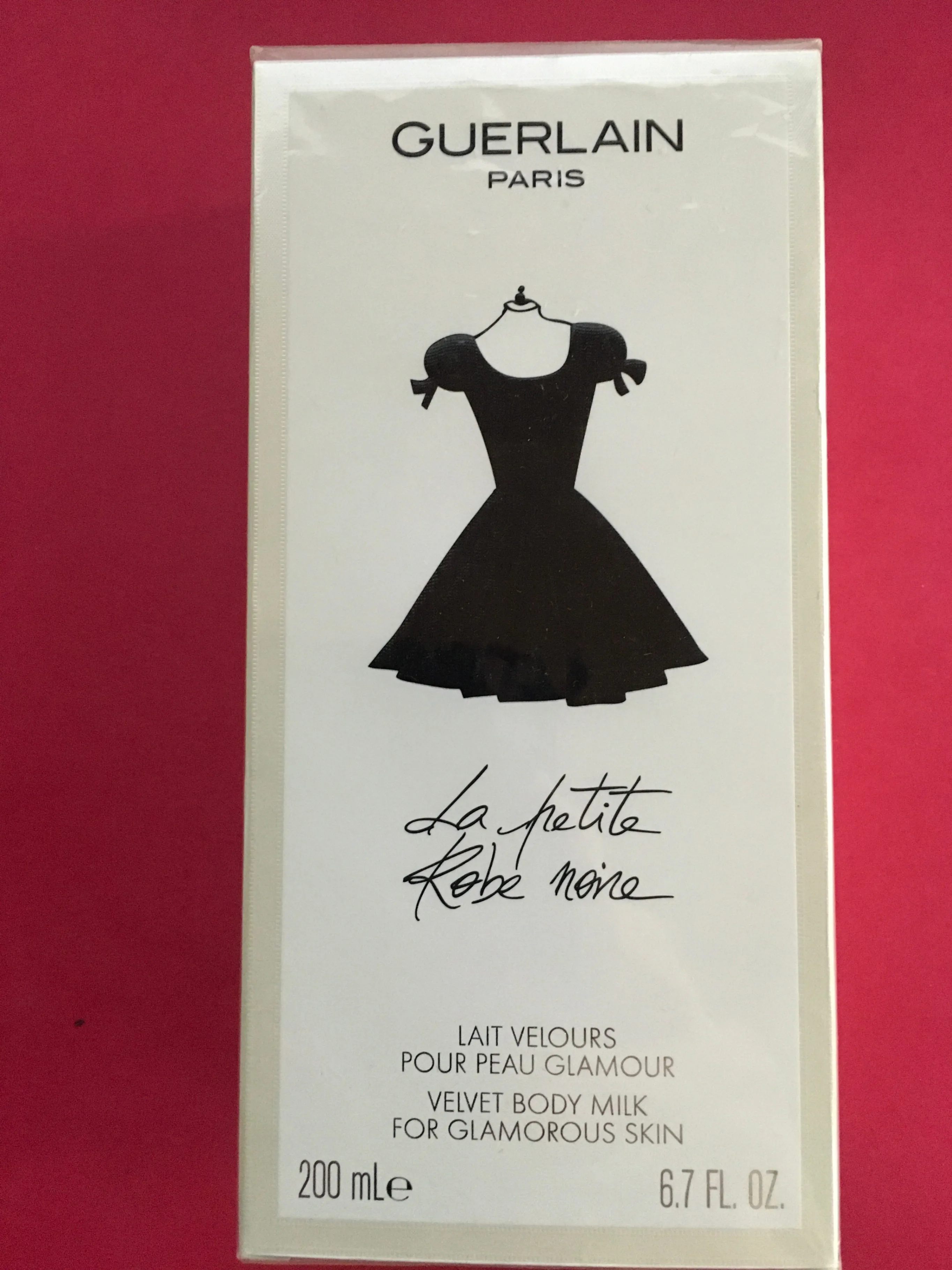 Guerlain La Petite Robe Noire Velvet Body Milk