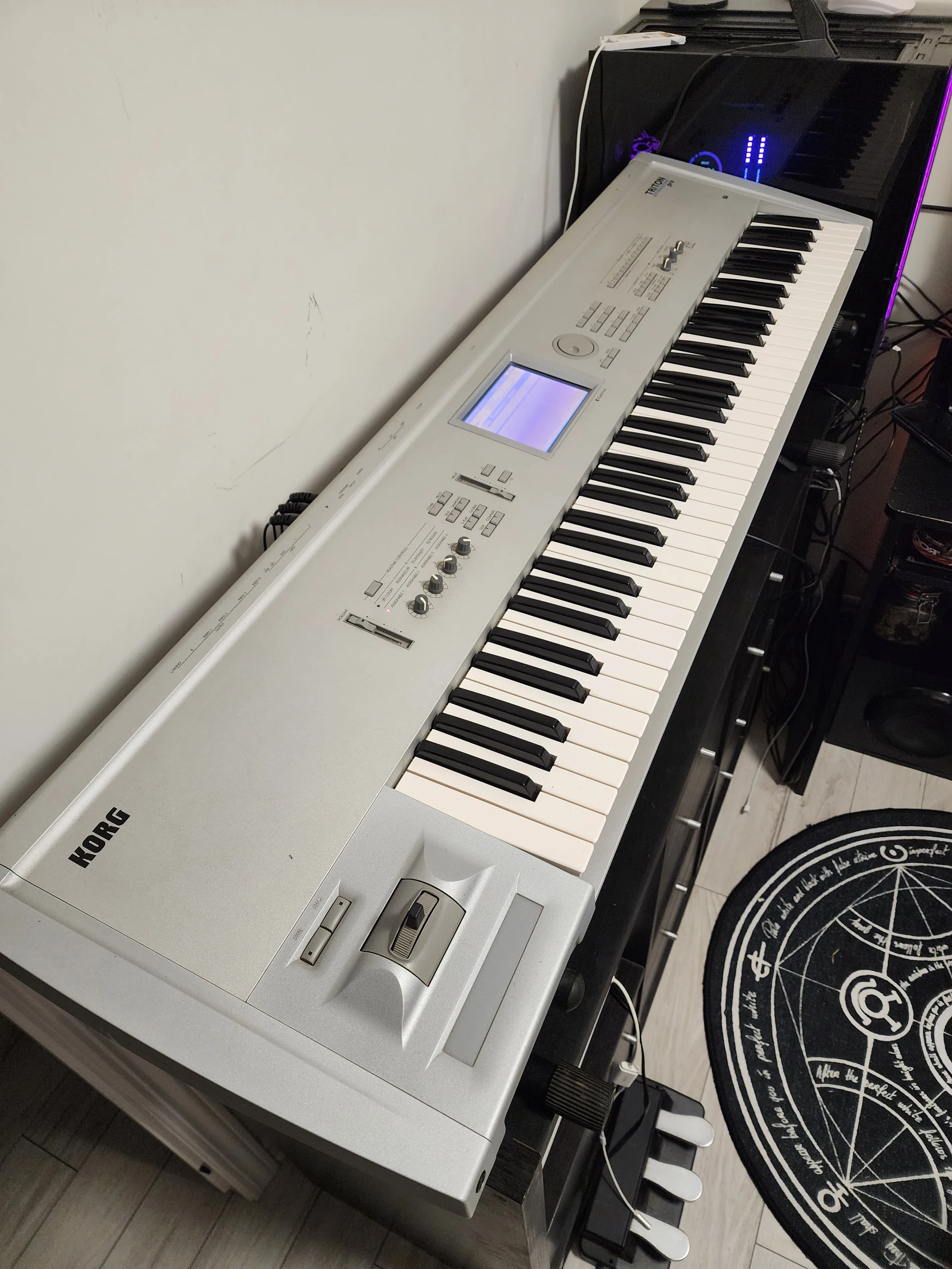 KORG Triton Pro 76 Key Synthesizer Keyboard Piano image indicator(2)