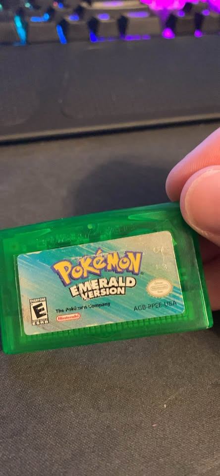 Pokemon Emerald Version - Game Boy Advance