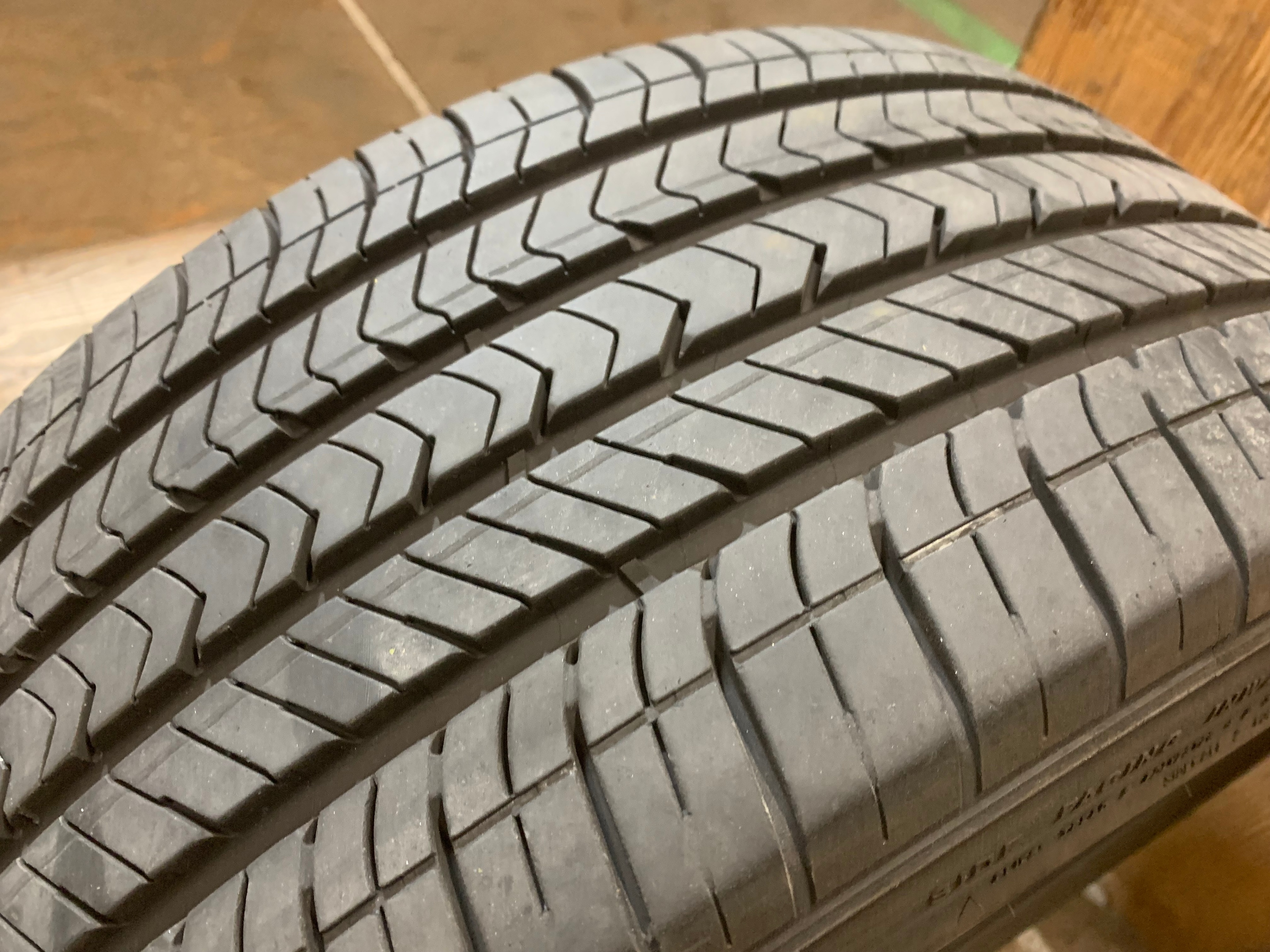 PAIR of 235/40/18 91W M+S Goodyear eagle Sport with 70/80% tread - photo 4