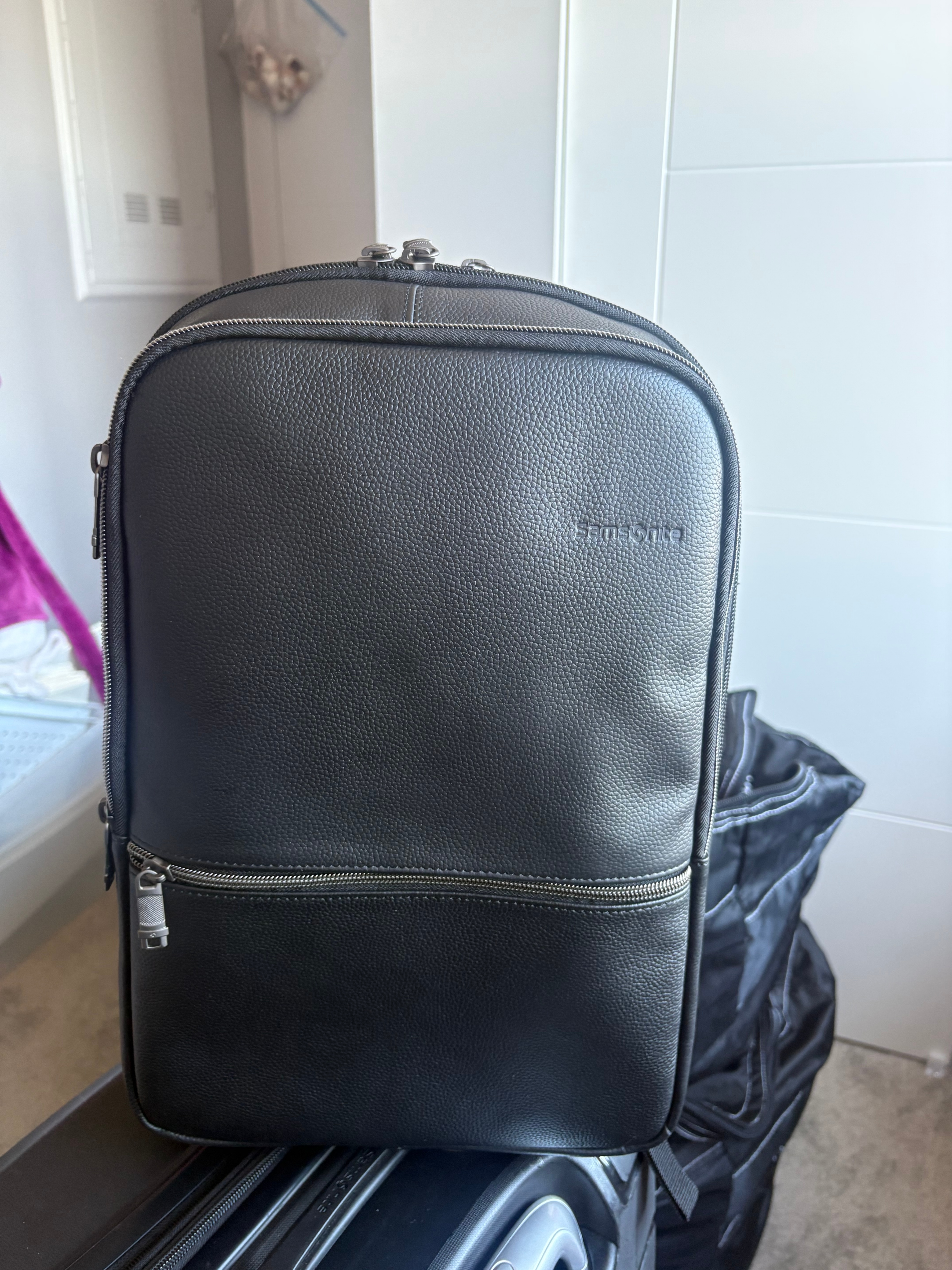 Brand new Samsonite Classic Leather Back Pack Slim - photo 2