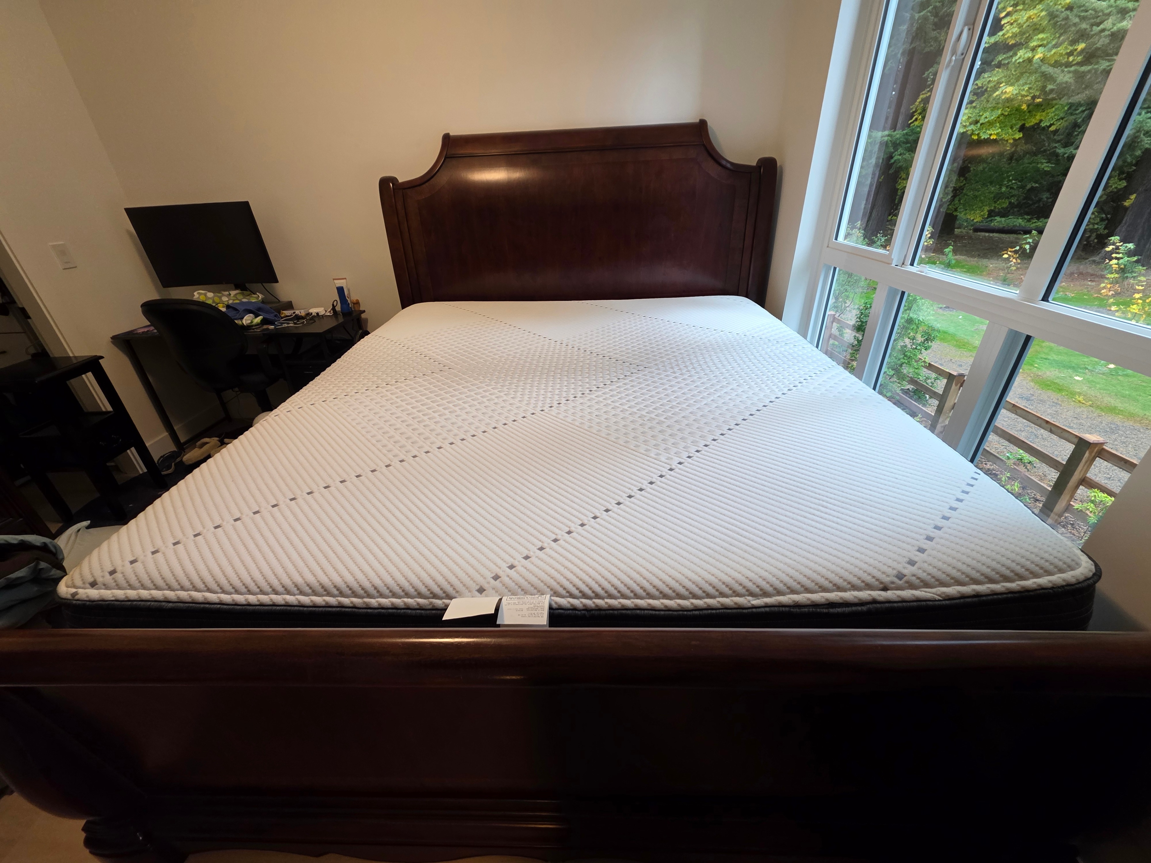 King Sized - Solid Wood bedframe + Beautyrest Plush Mattress - photo 5