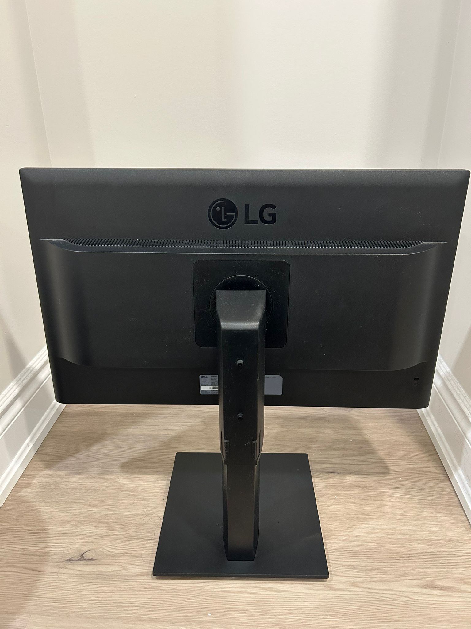 LG 24” Monitor with Box – NEW - Negotiable - photo 2