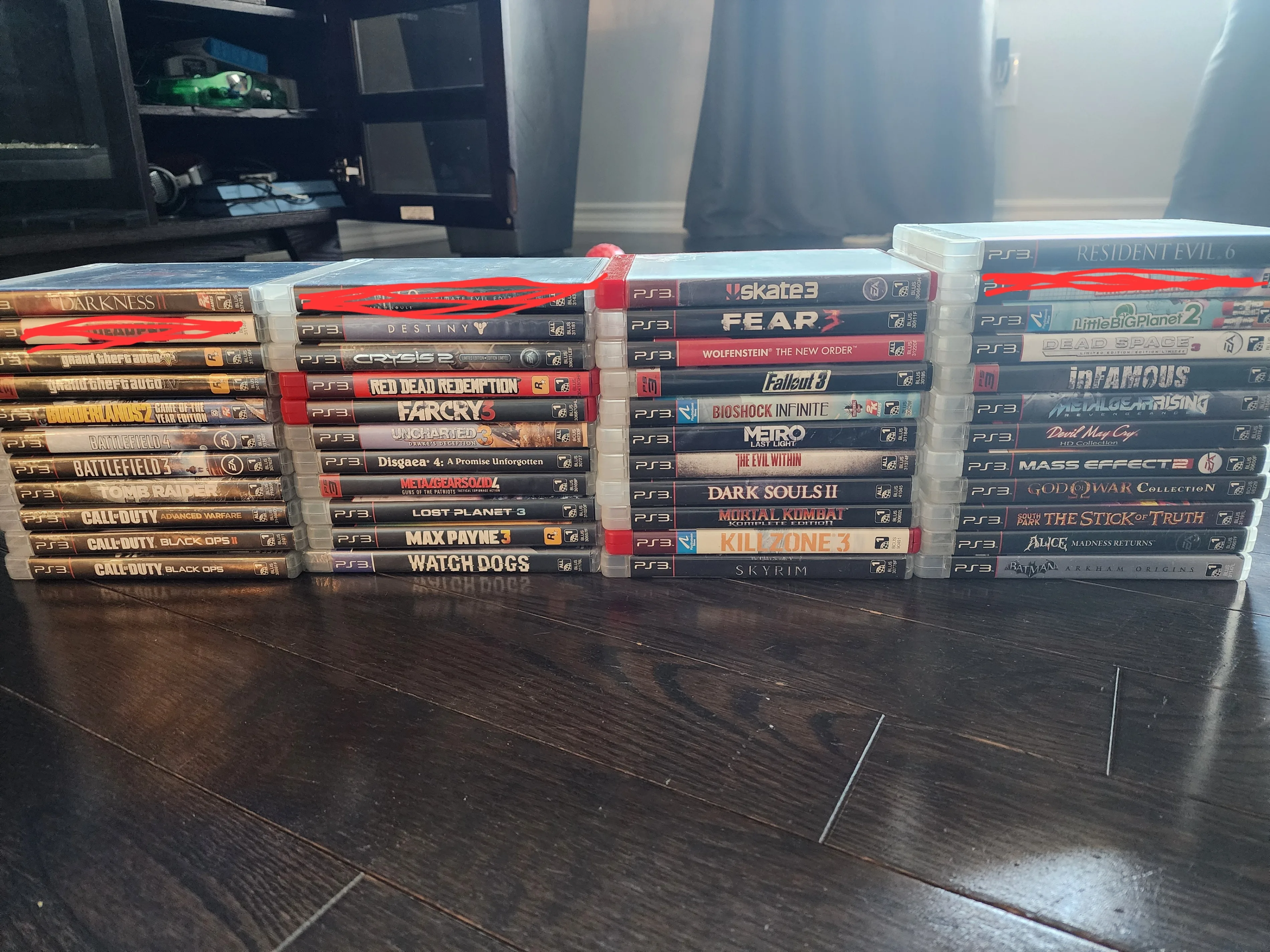 PS3 SLIM 300GB - 44 Games - 2 Controllers image indicator(2)