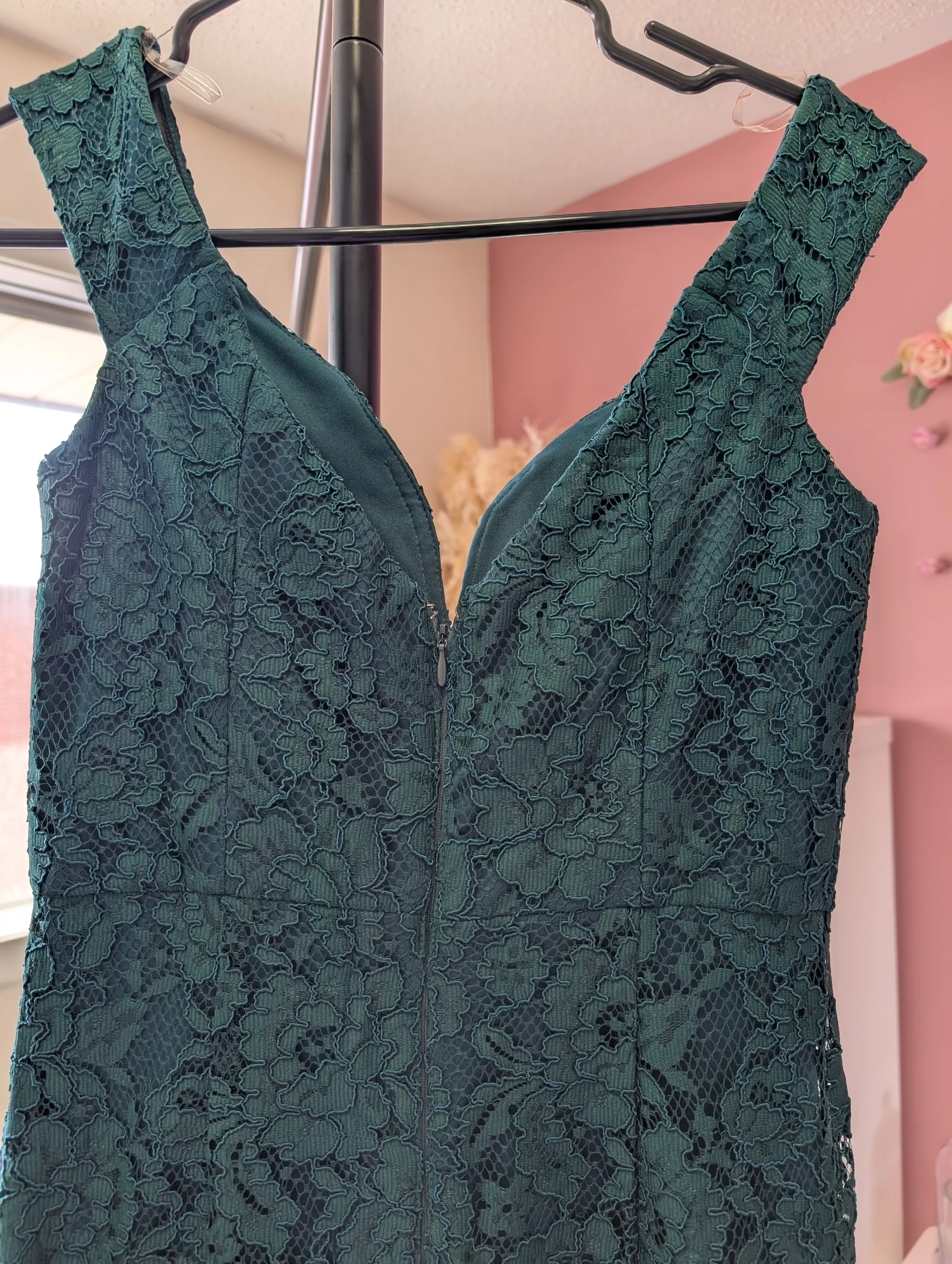 Size 2 Jade Green Lace Le Chateau Dress image indicator(7)
