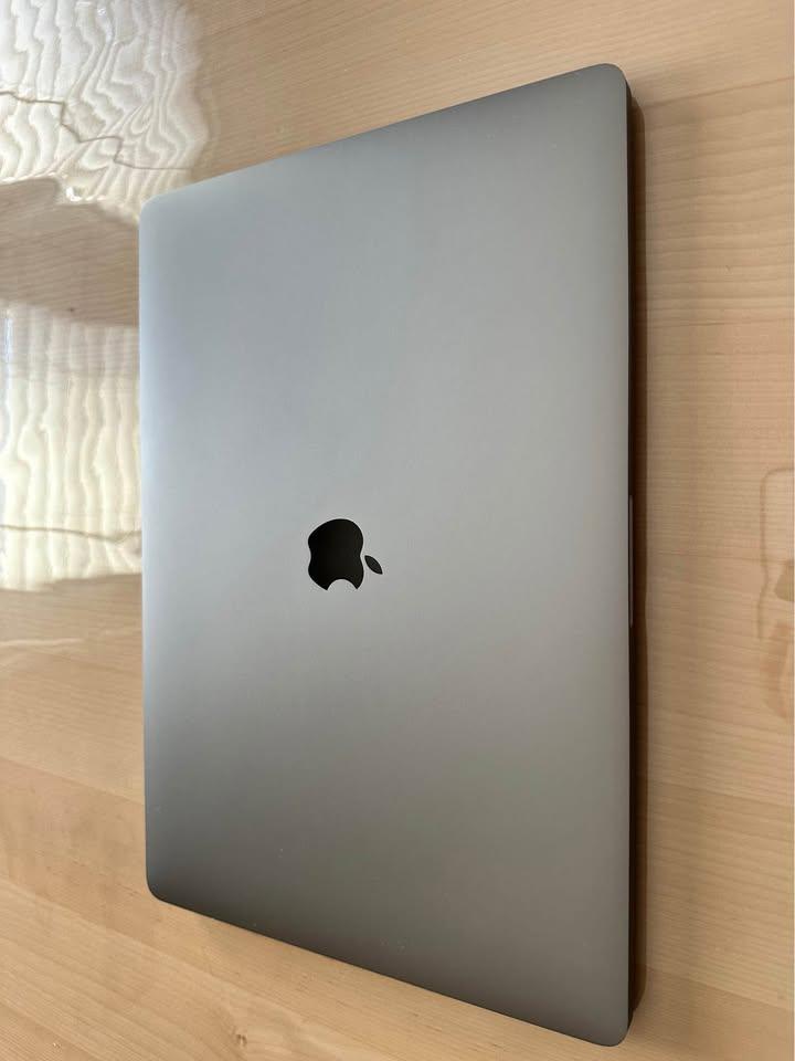 Apple MacBook Pro 16 Inch Core i9_16 GB_1TB Mint condition