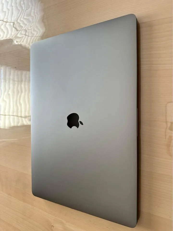 Apple MacBook Pro 16 Inch Core i9_16 GB_1TB Mint condition