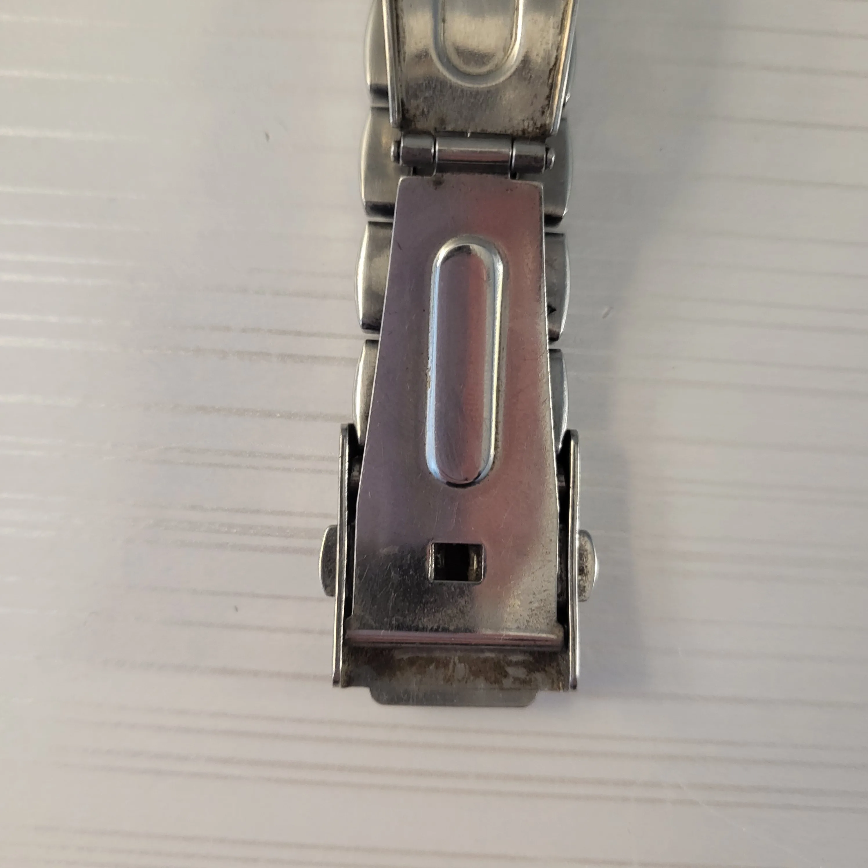 Gently Used! Guess Silver Crystal Watch - Quick Pickup!🚀 image indicator(8)