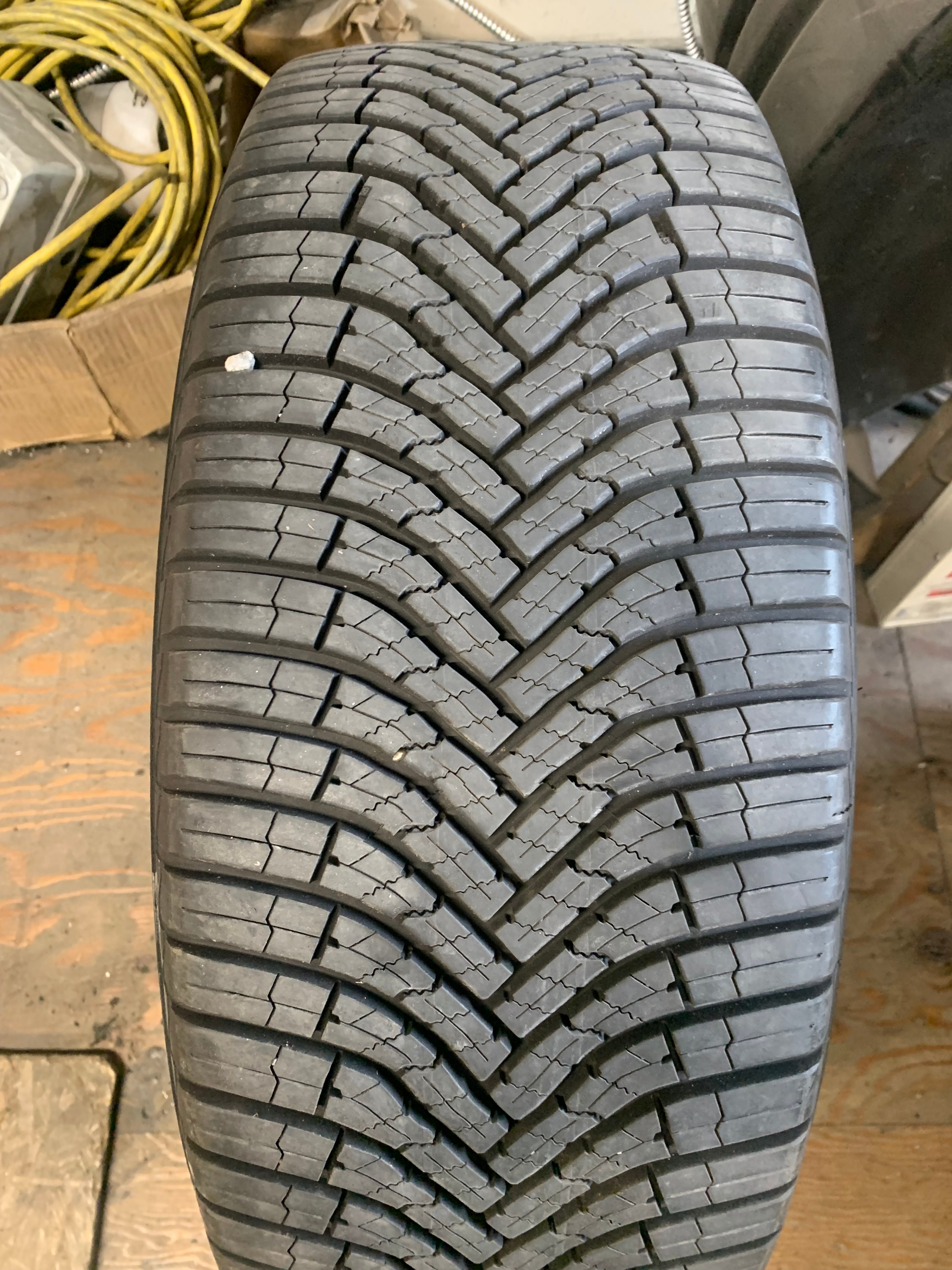 1 X single 235/50/20 M+S Goodyear Assurance WeatherReady2 as New