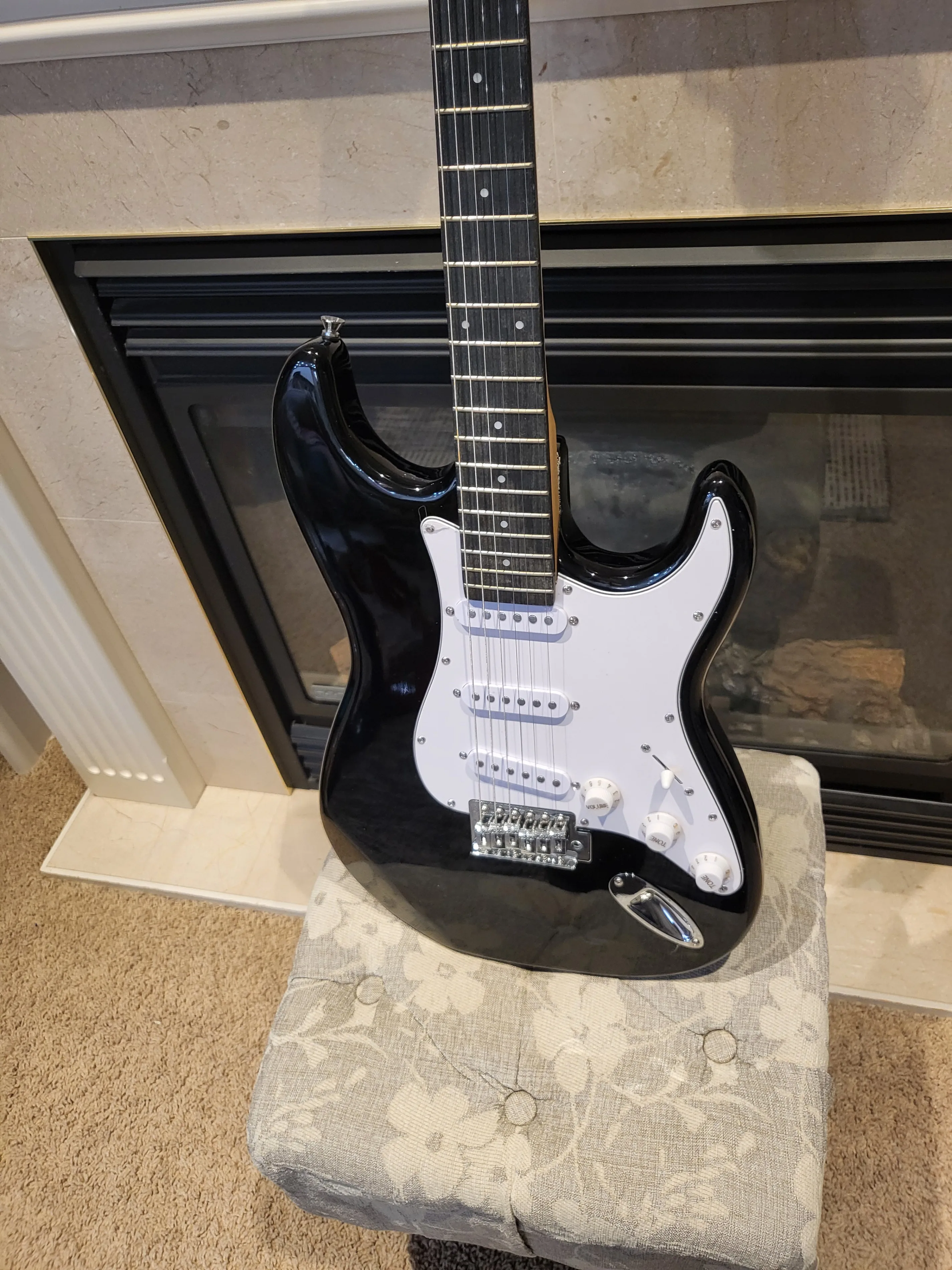 Ready to Play! NEW Full-Size Electric Guitar - Starter Ready BK image indicator(3)