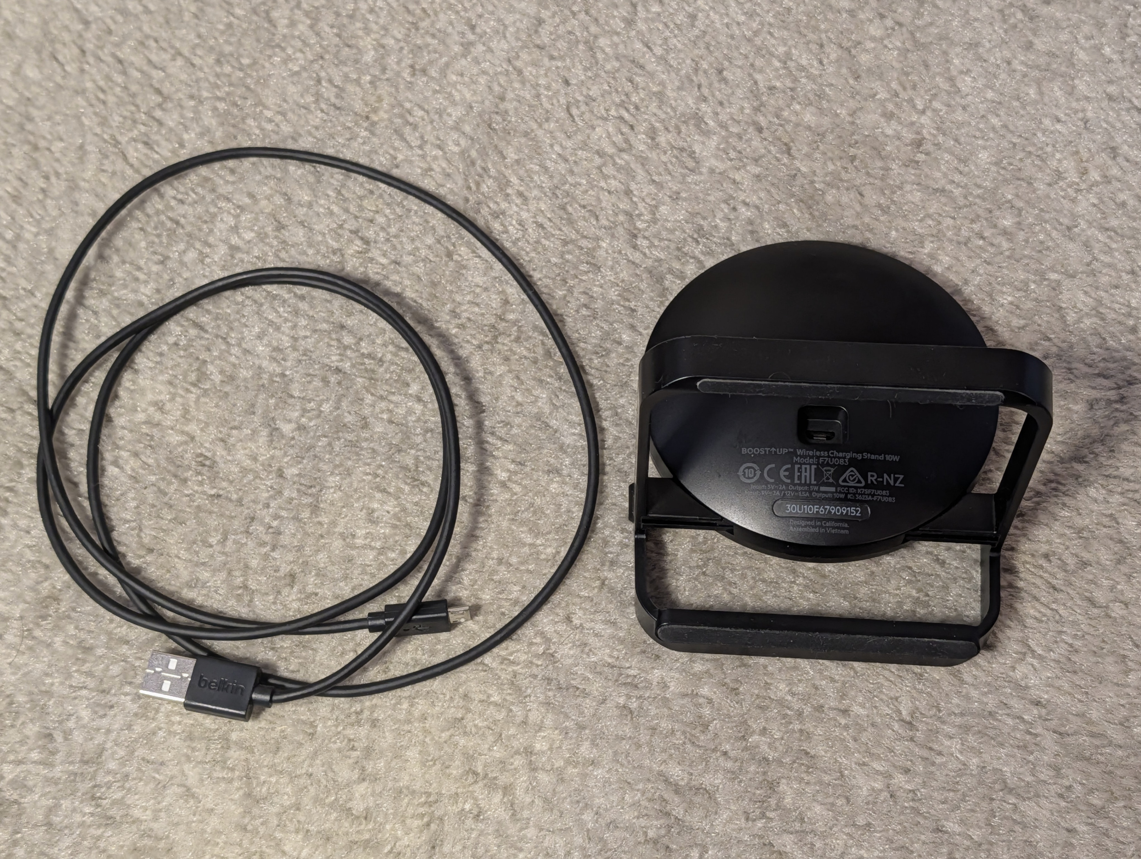 Belkin BoostCharge 10W Wireless Charging Stand (Qi Certified) - photo 2