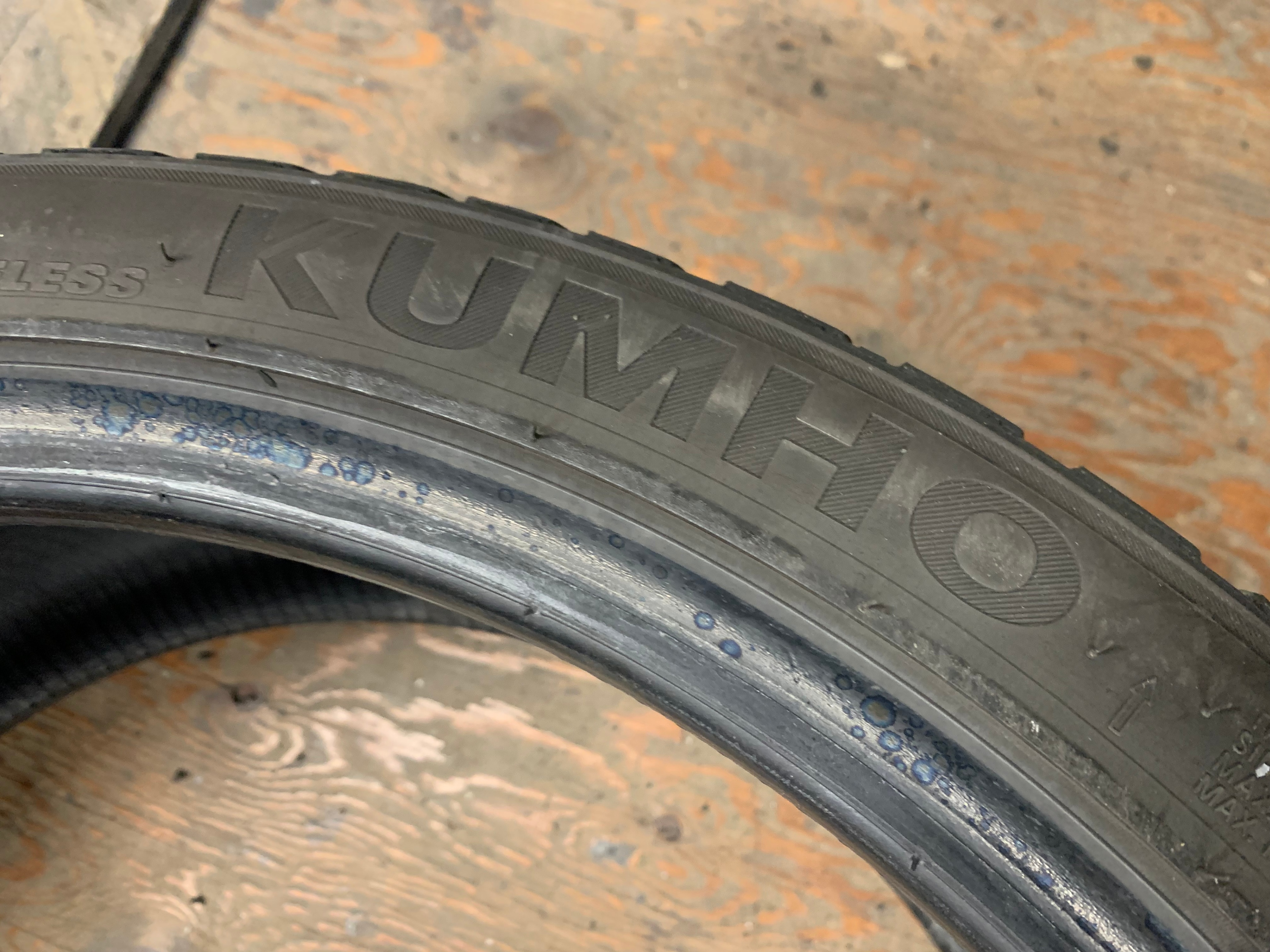 1 X single 235/35/19 91W M+S Kumho WinterCraft WP72 with 60% - photo 5
