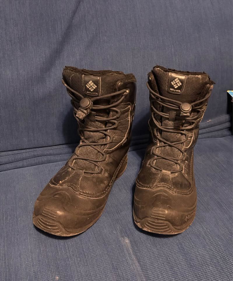 Unisex Columbia Snowboots (Youth Size 7)
