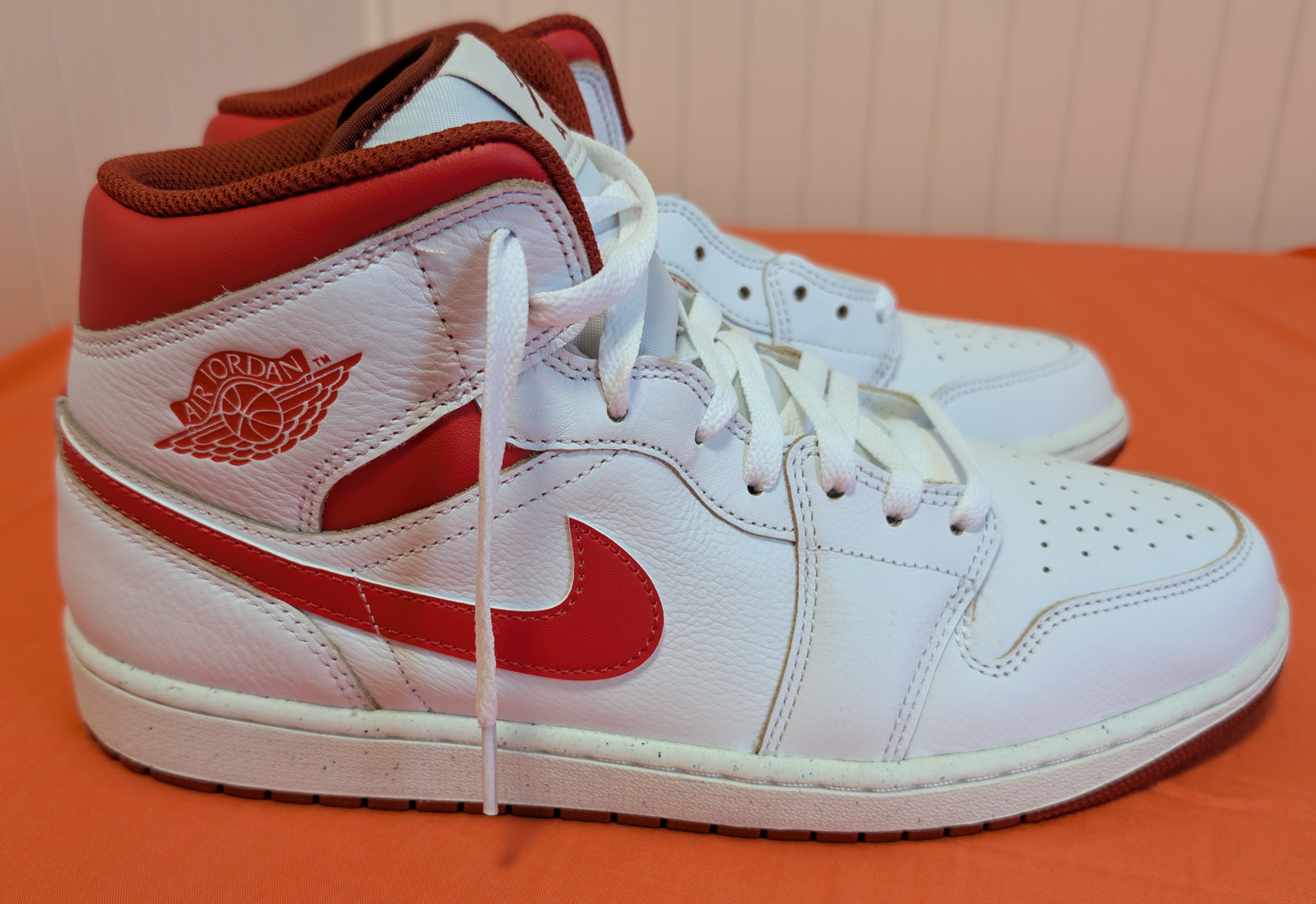 Men's Air Jordan 1 Mid SE "Dune Red" - BNIB