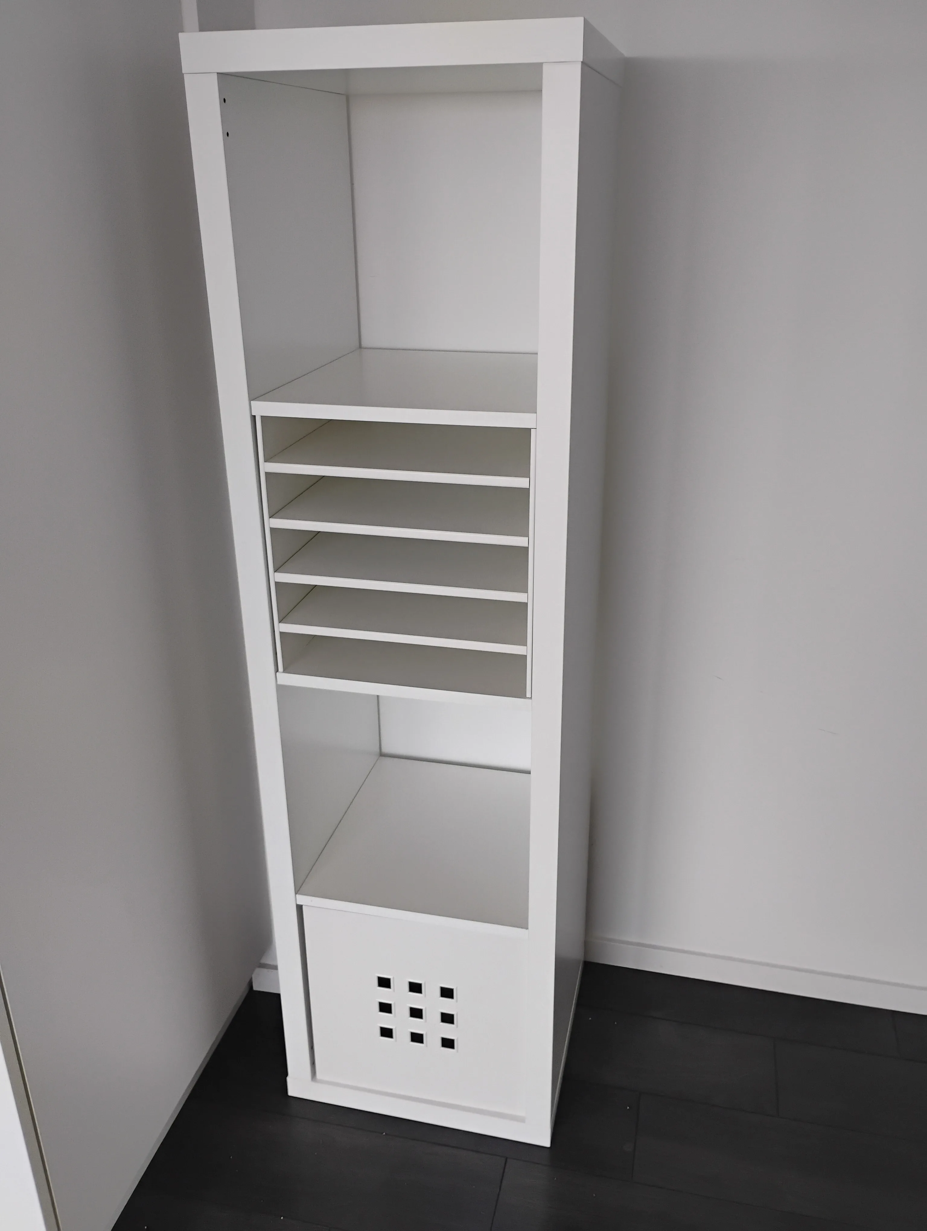 White Kallax Shelf (1x4) with Inserts image indicator(2)