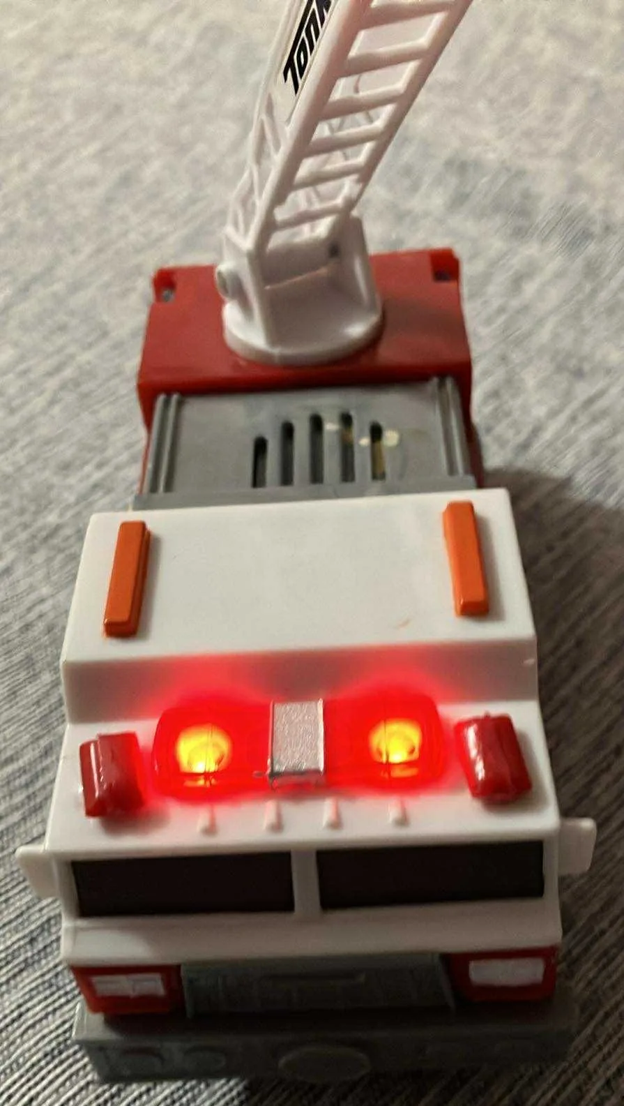 Tonka Toughest Minis Fire Truck (lights up and makes sounds) -5" image indicator(2)