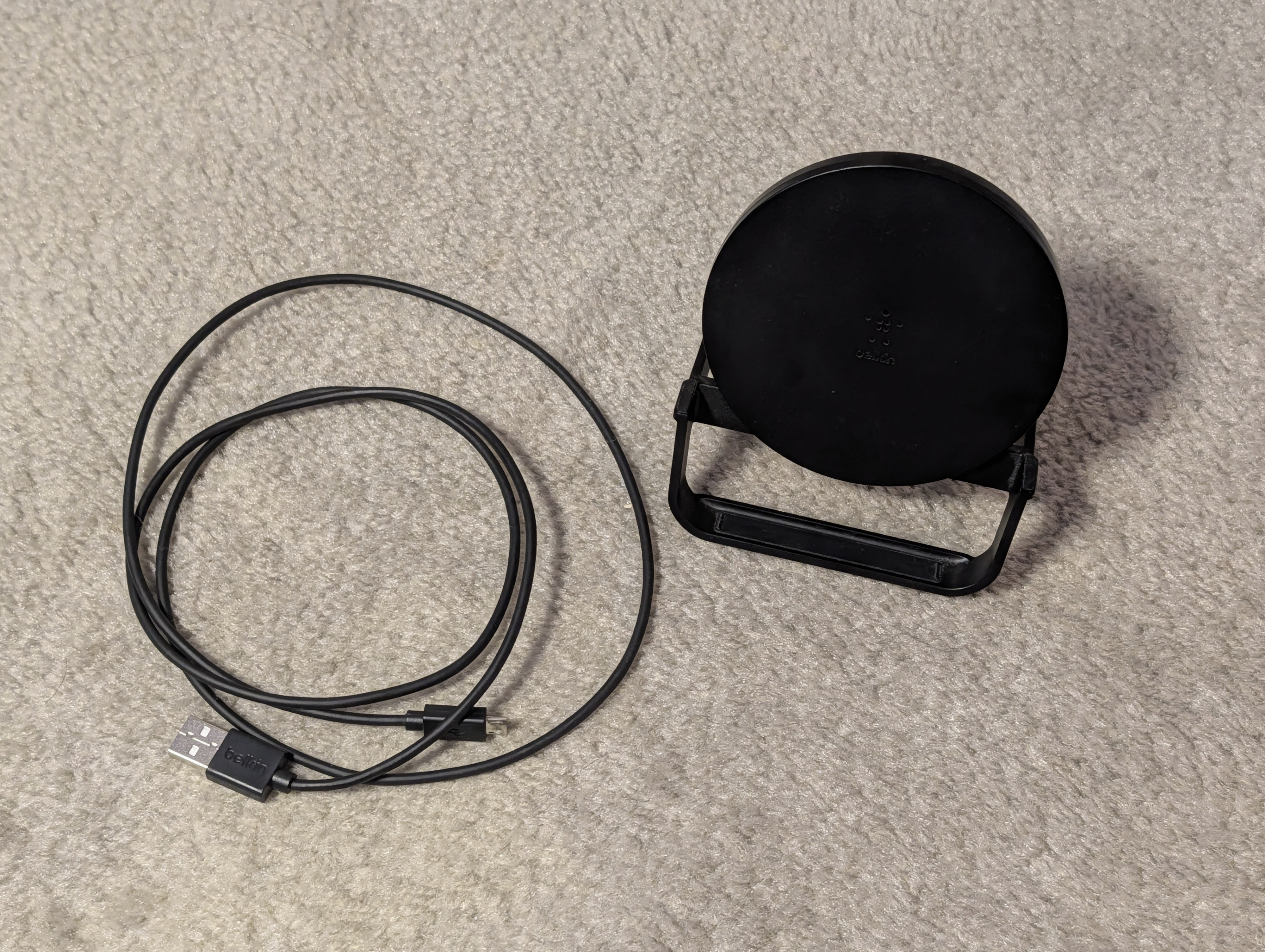 Belkin BoostCharge 10W Wireless Charging Stand (Qi Certified)