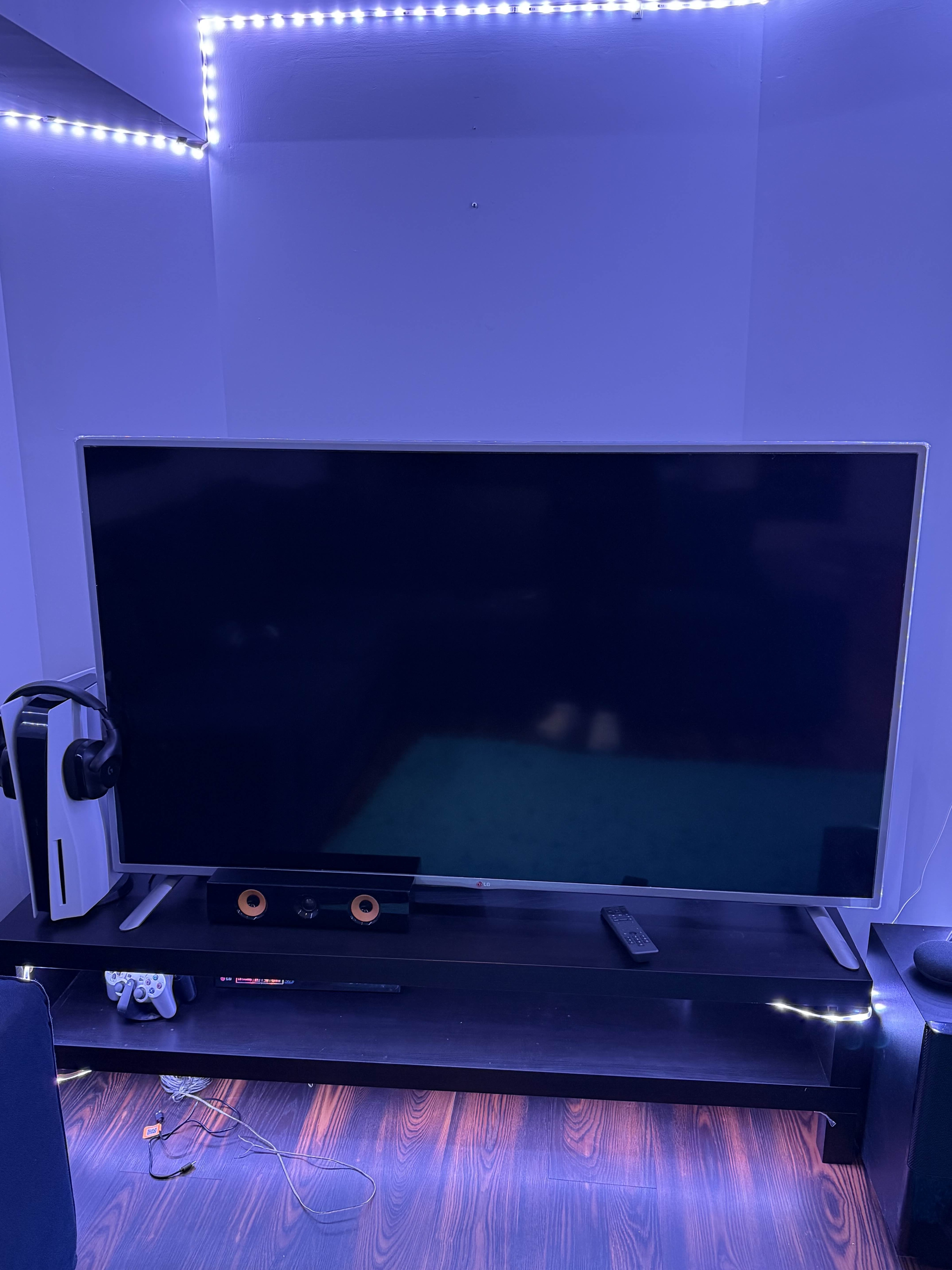 60 Inch LG Smart TV - photo 3