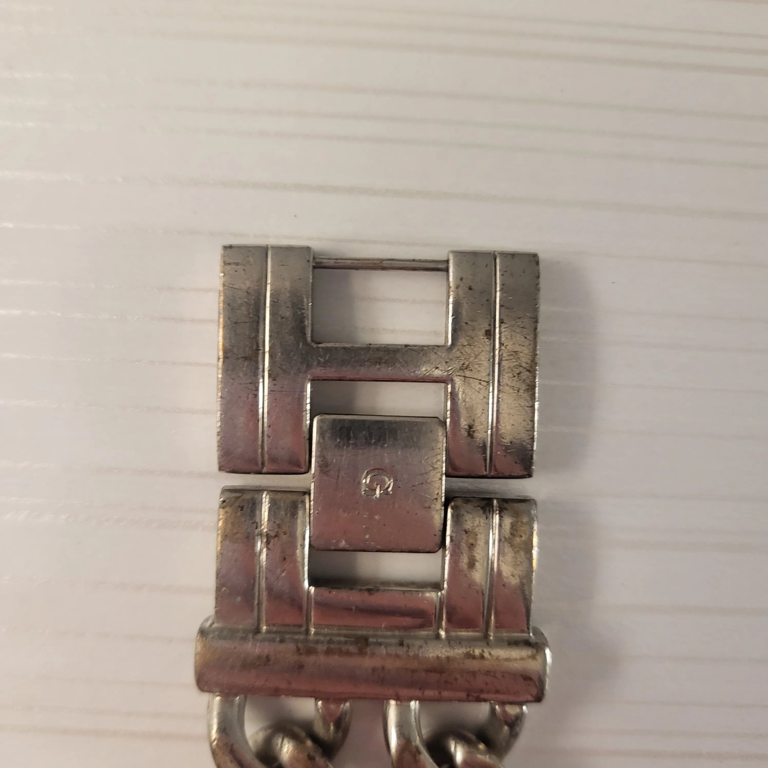Gently Used! Guess Silver Bracelet Watch - Quick Pickup!🚀 image indicator(7)