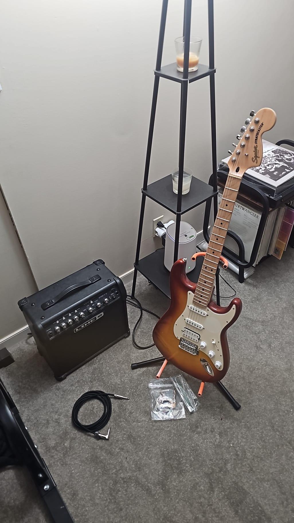 Fender Affinity Stratocaster (FMT HSS) + Line 6 Amp