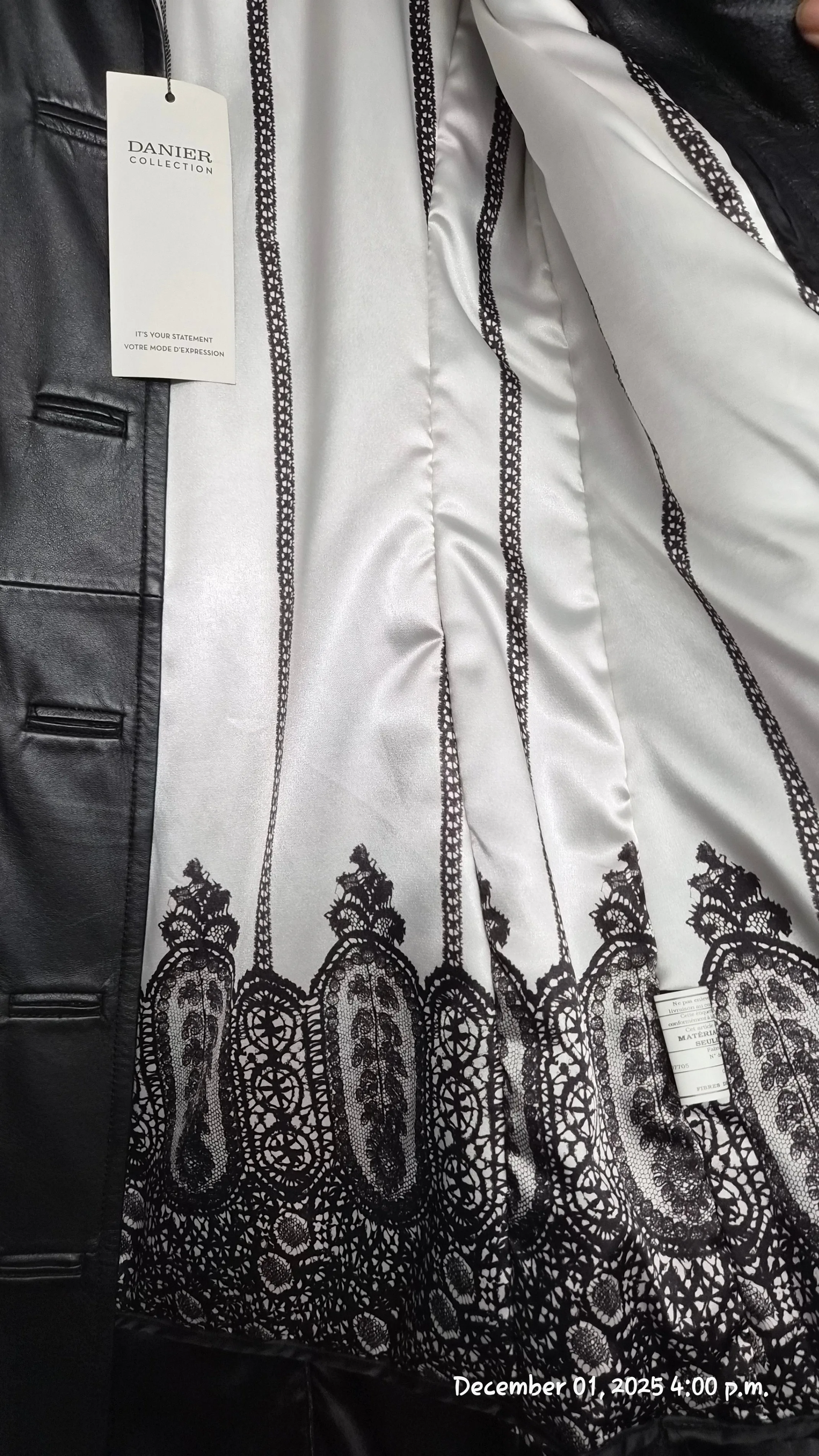 Danier Women’s Leather Jacket – XS – Brand New with Tags image indicator(3)