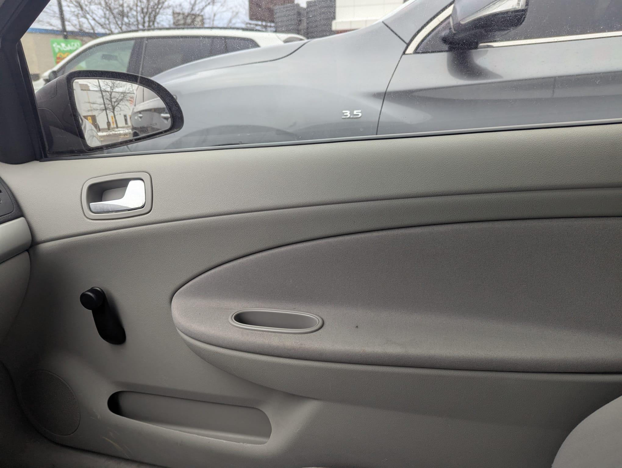 2010 Chevrolet cobalt (coupe) safety done 129k kms - photo 2