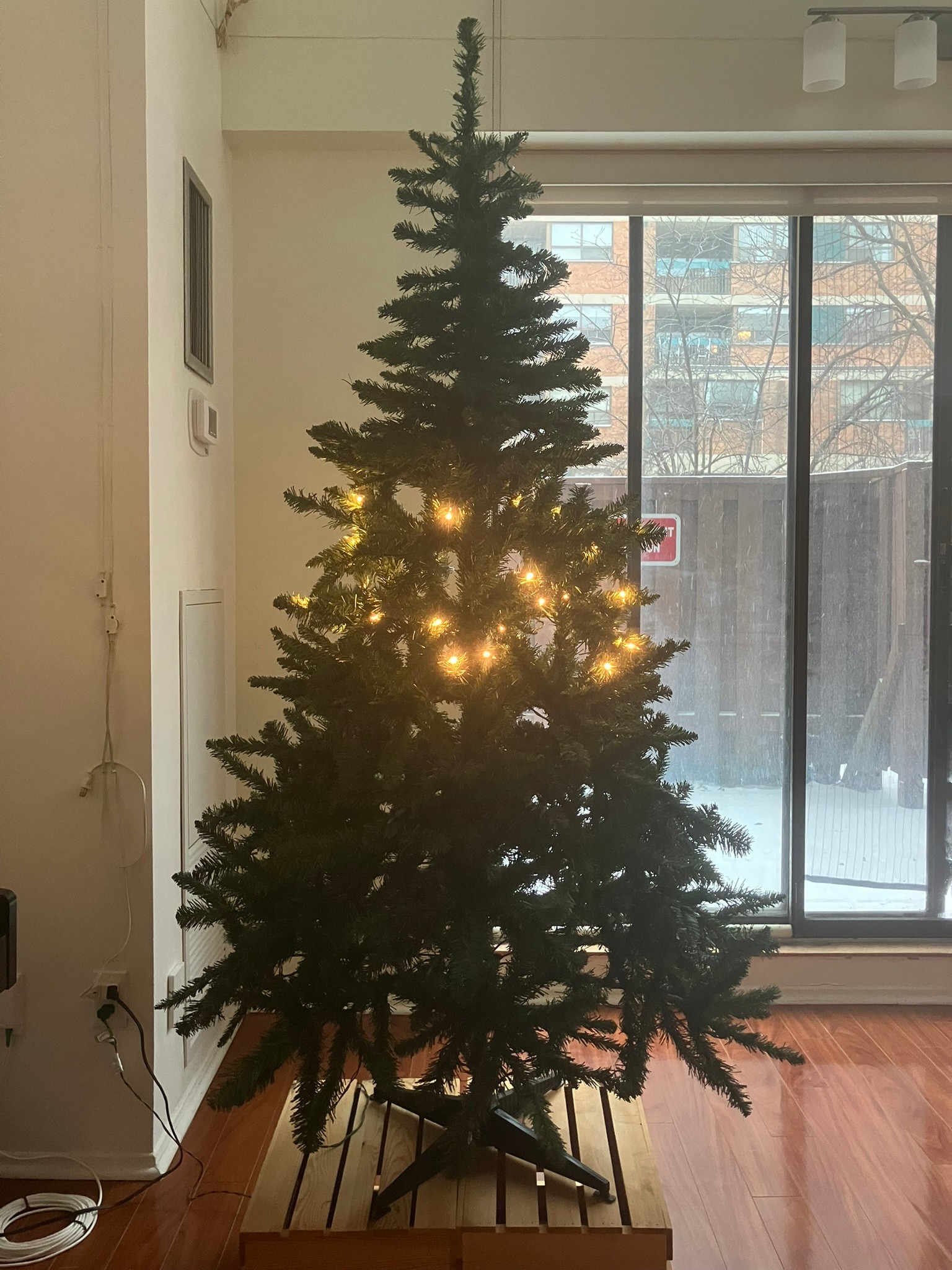 Ashland 6 ft Pre-lit Windham Spruce Tree - photo 2