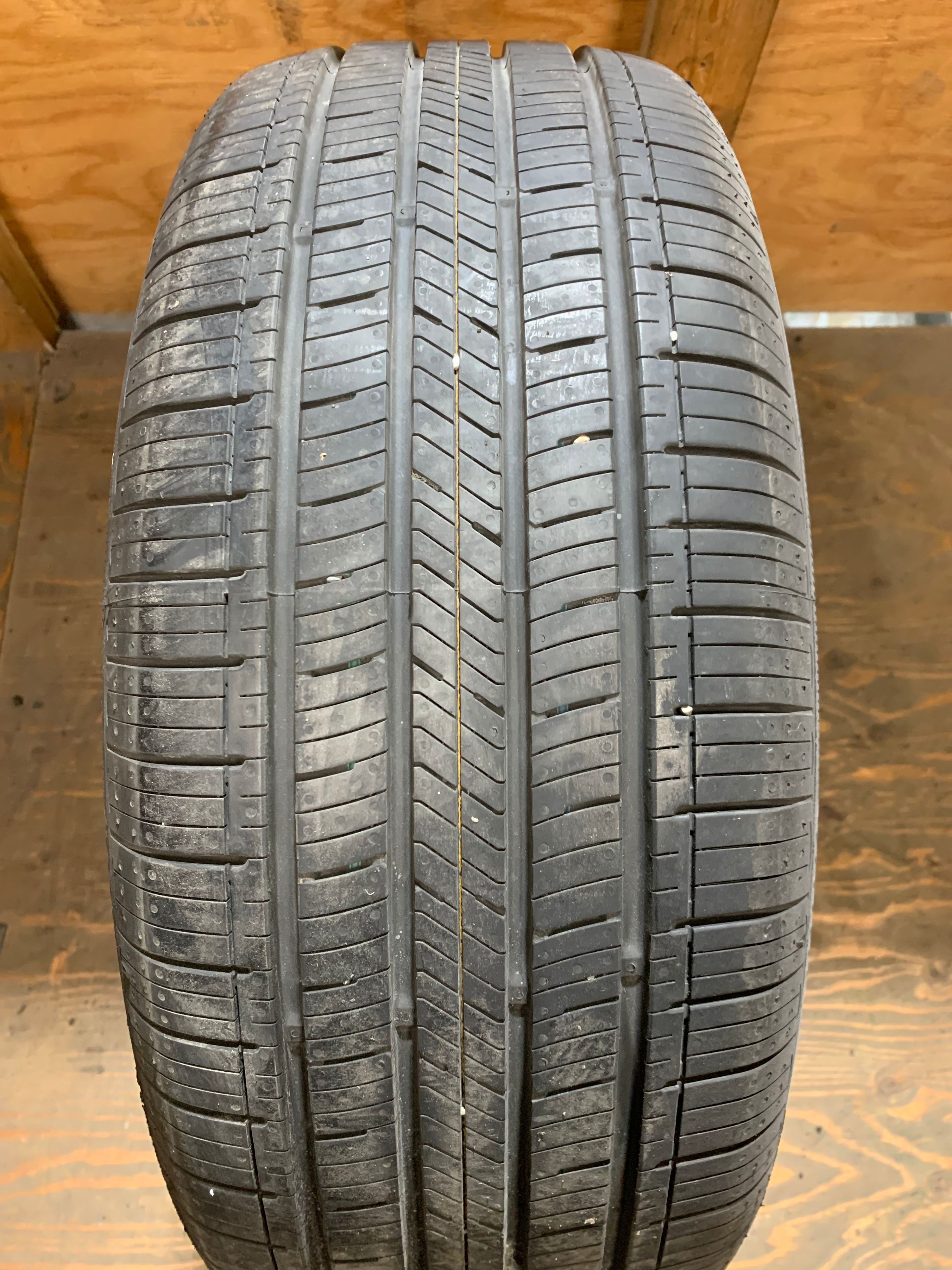 1 X single 215/55/17 94V M+S Nexen Npriz S with 80% tread