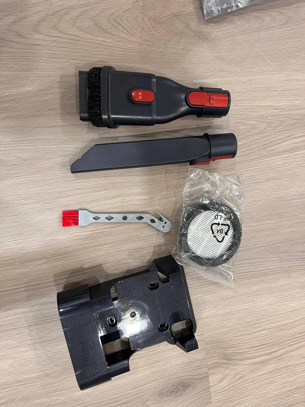 Cordless Stick Vacuum Cleaner- Works Perfectly! image indicator(2)