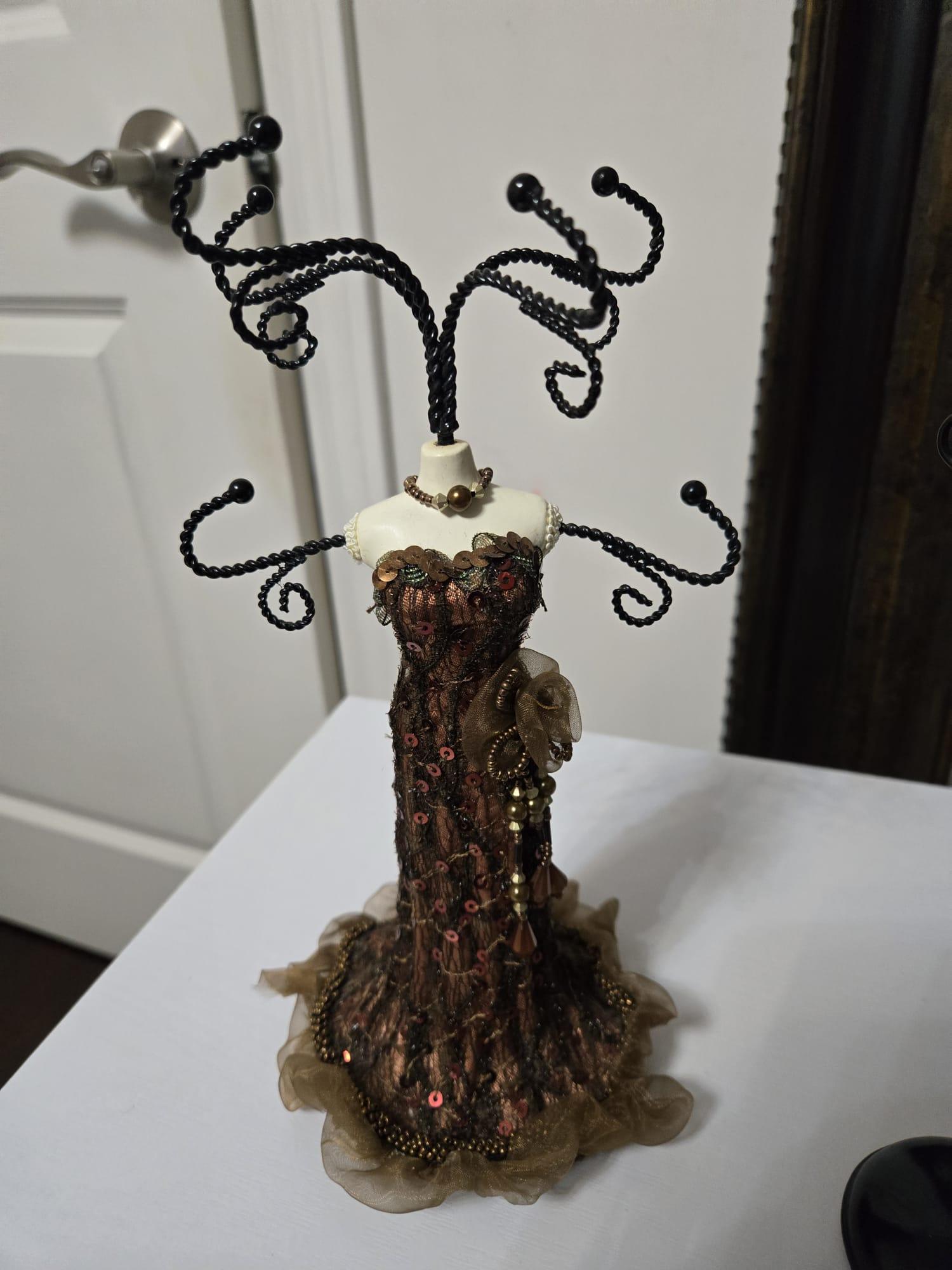 Decorative Mannequin Jewelry Stand - photo 3