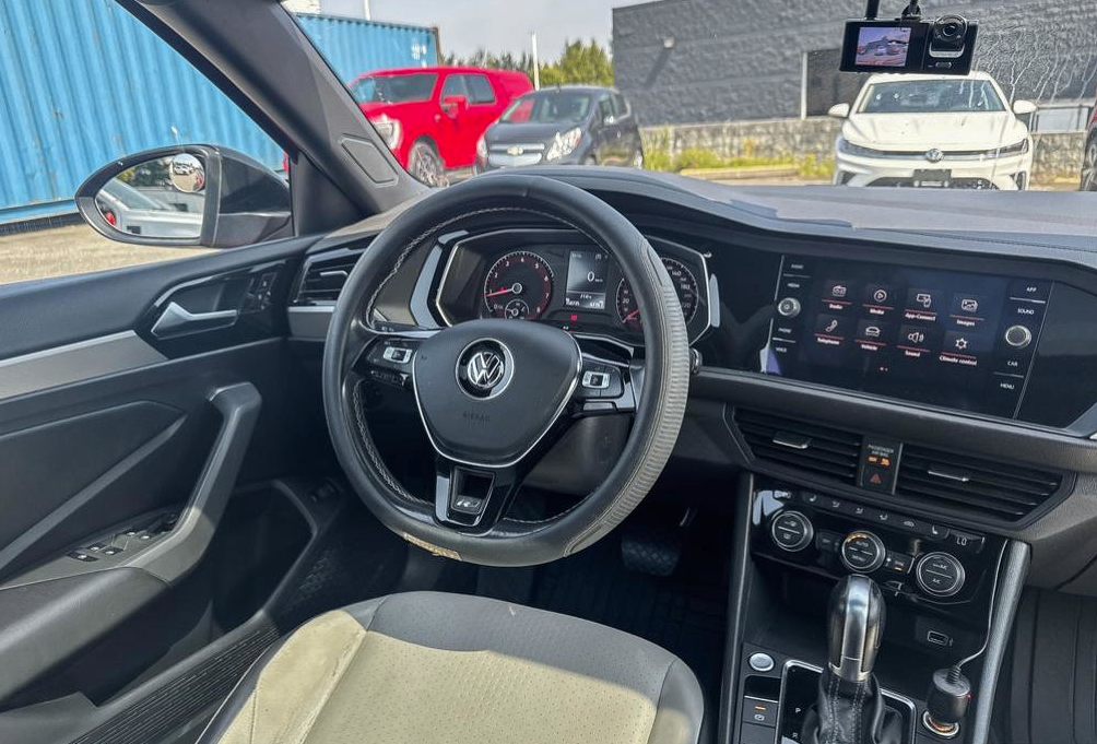 2019 Volkswagen Jetta (highline) - photo 3